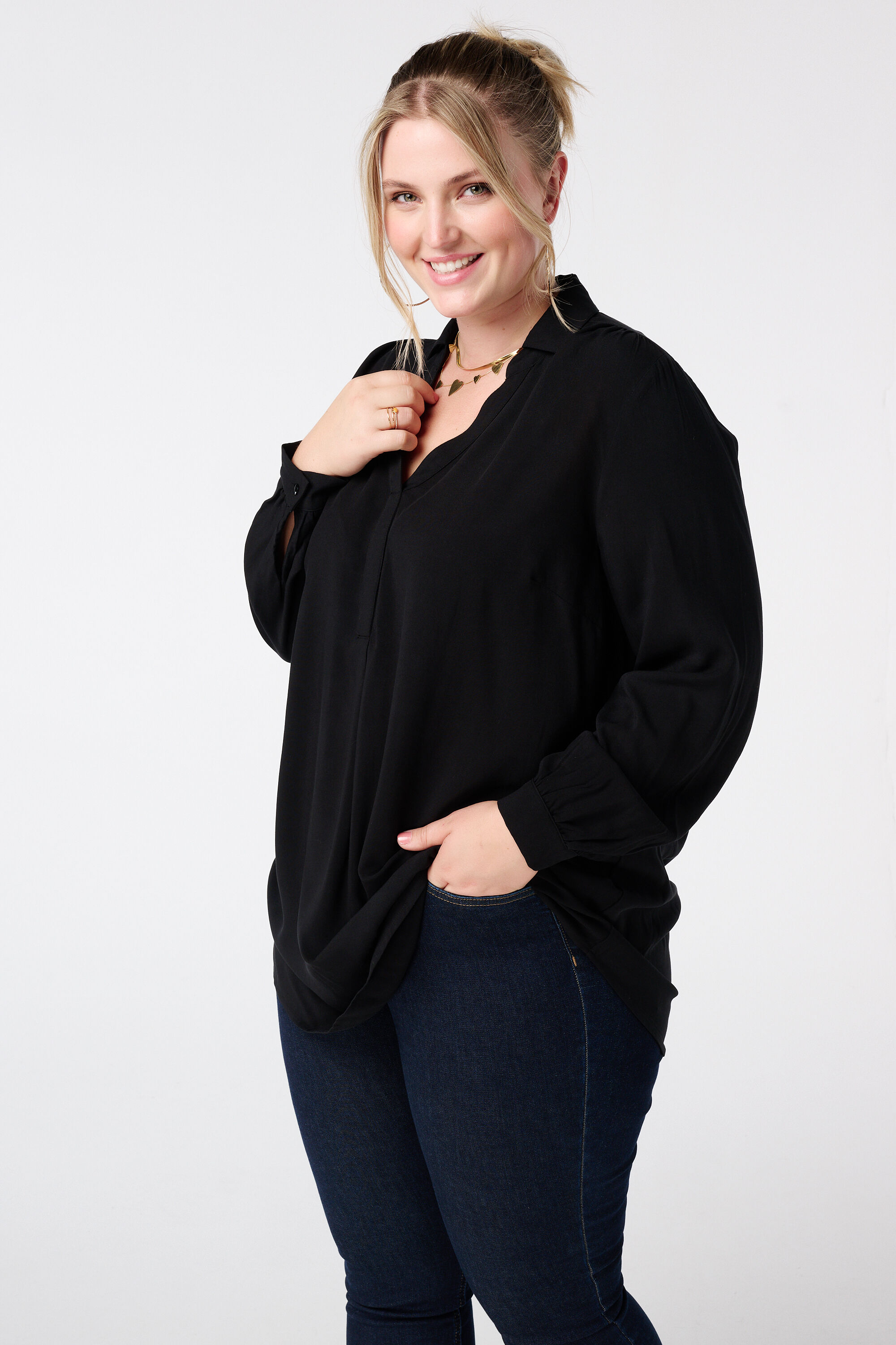 Blouse ample &agrave; col en V