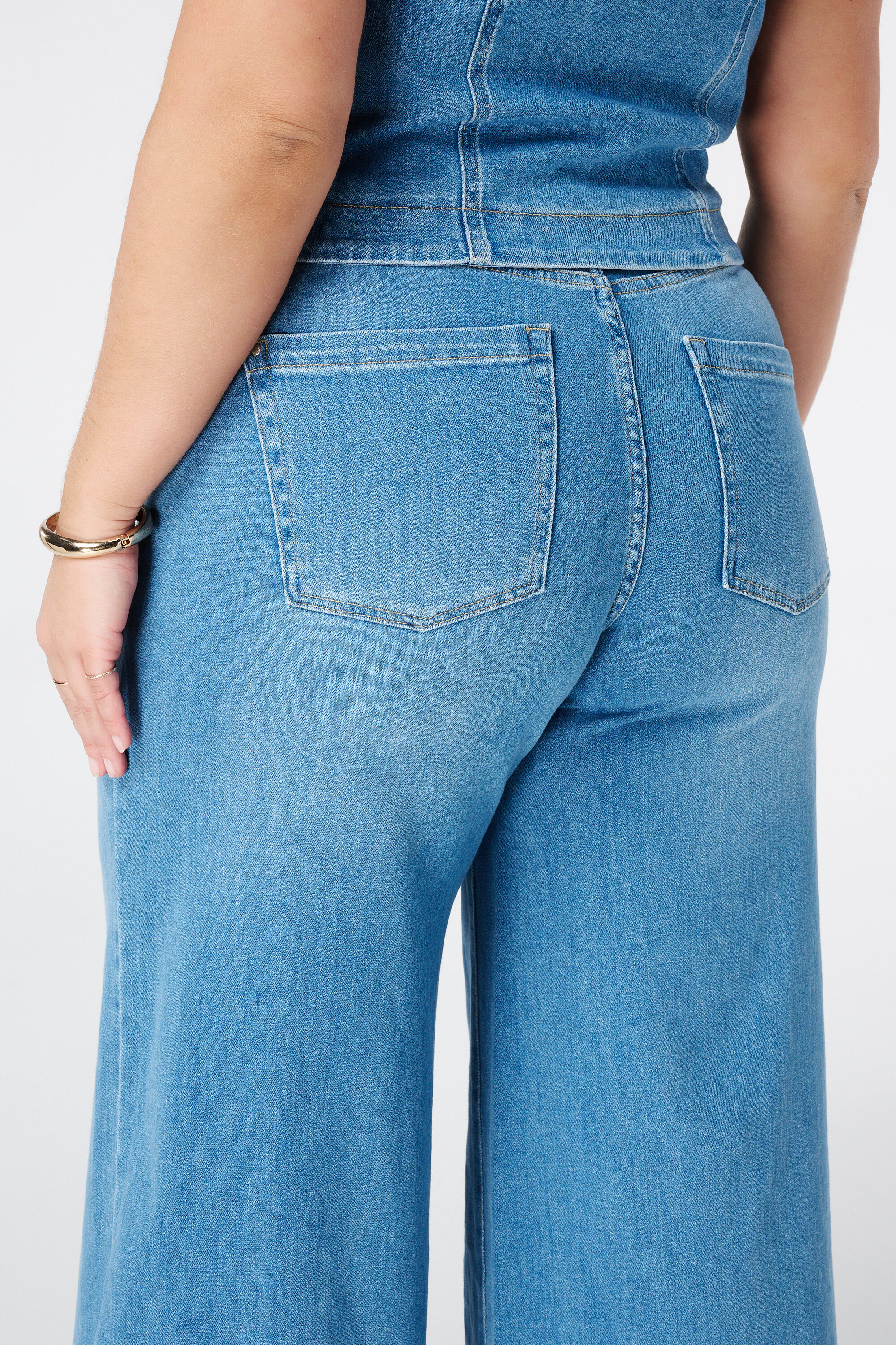 Wide leg jeans image number 4