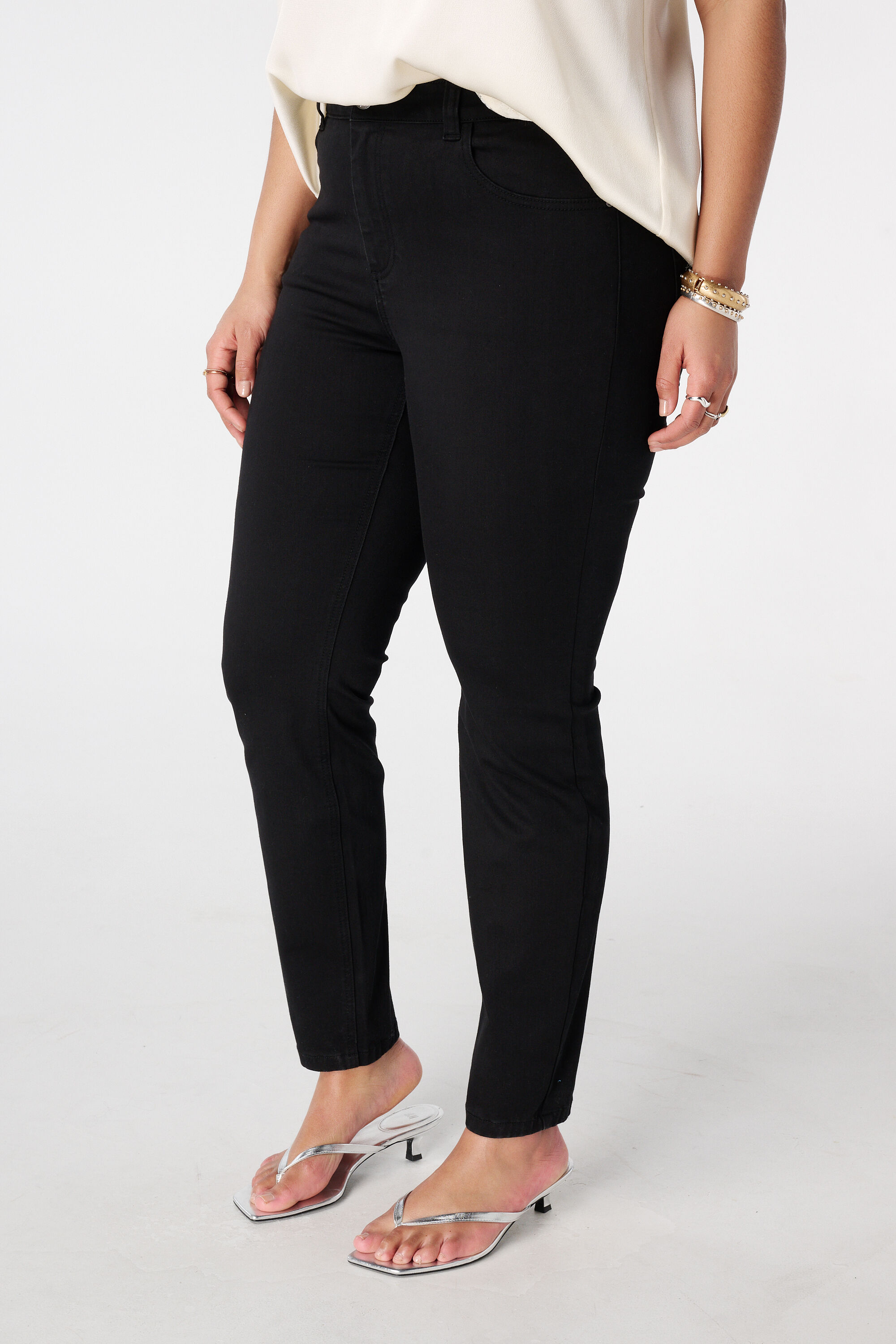 Slim leg jeans IRIS image number 5