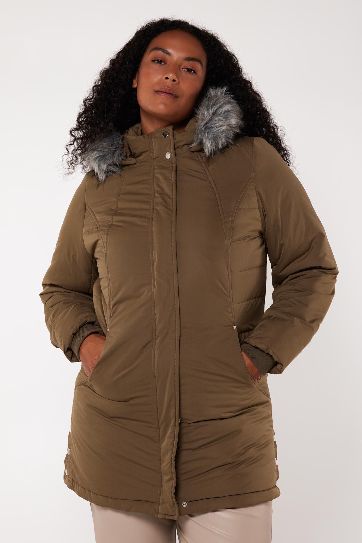 Veste matelass&eacute;e &agrave; capuche image number 4