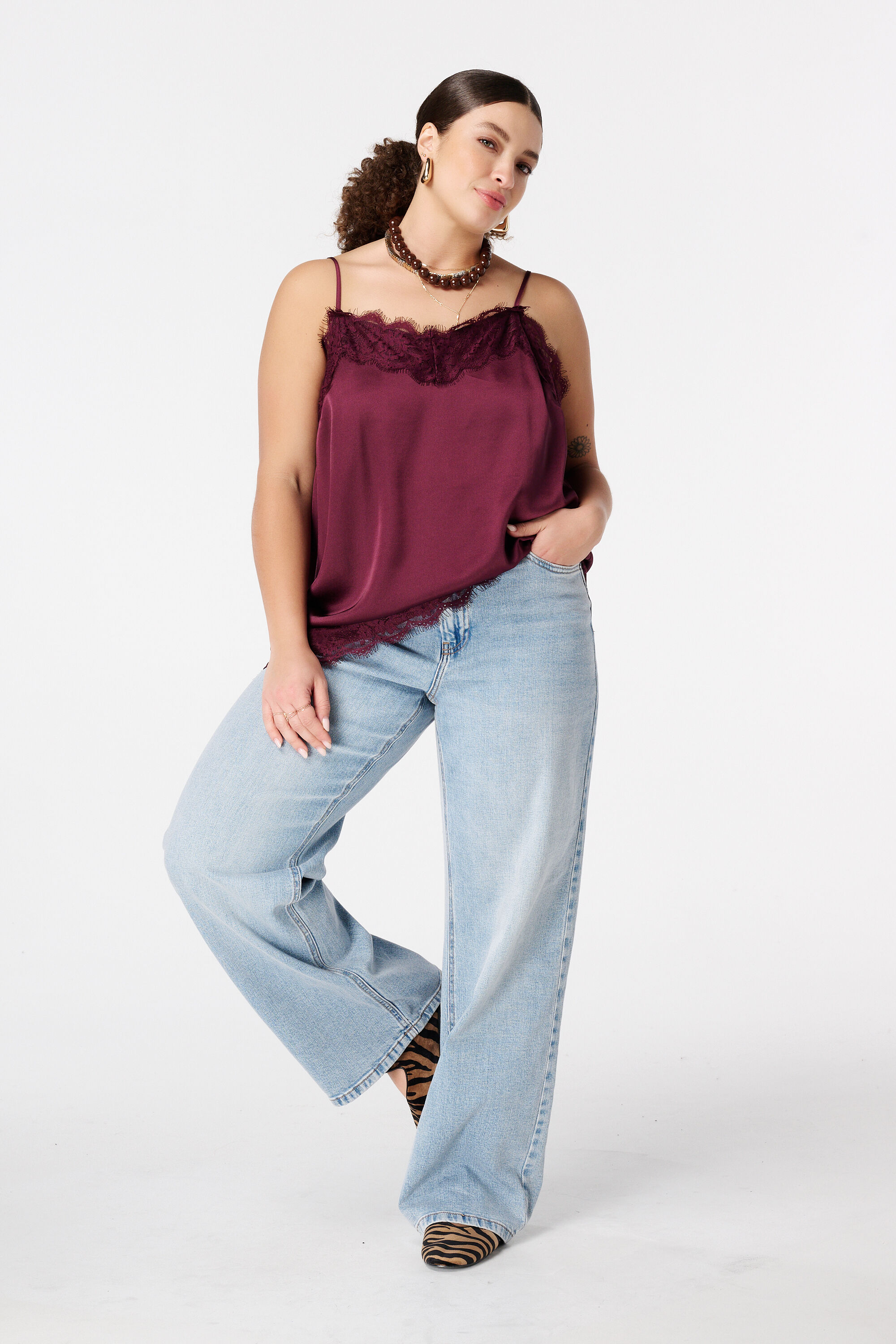 Blouse spaghetti avec dentelle image number 5