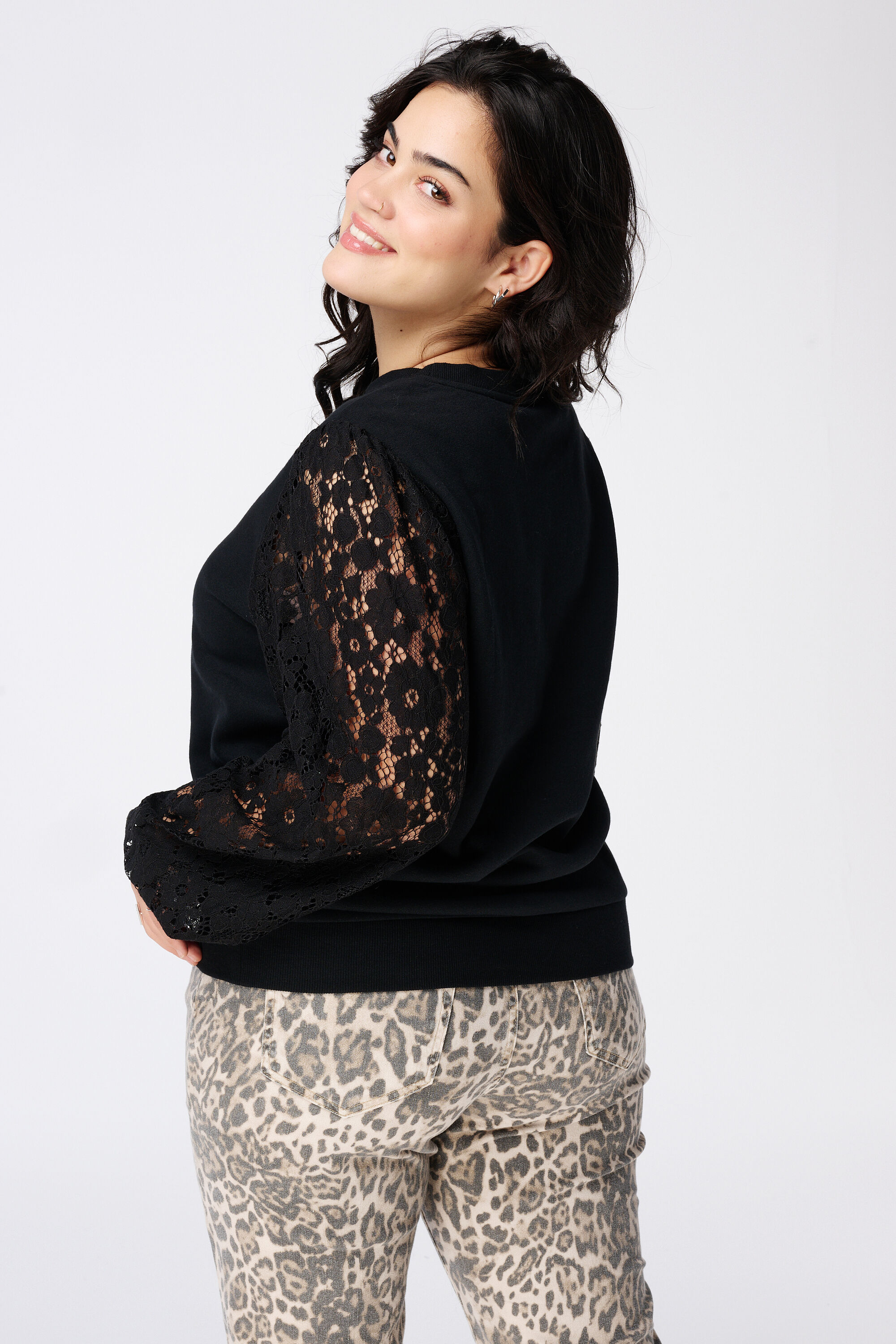 Haut avec manches en dentelle image number 3