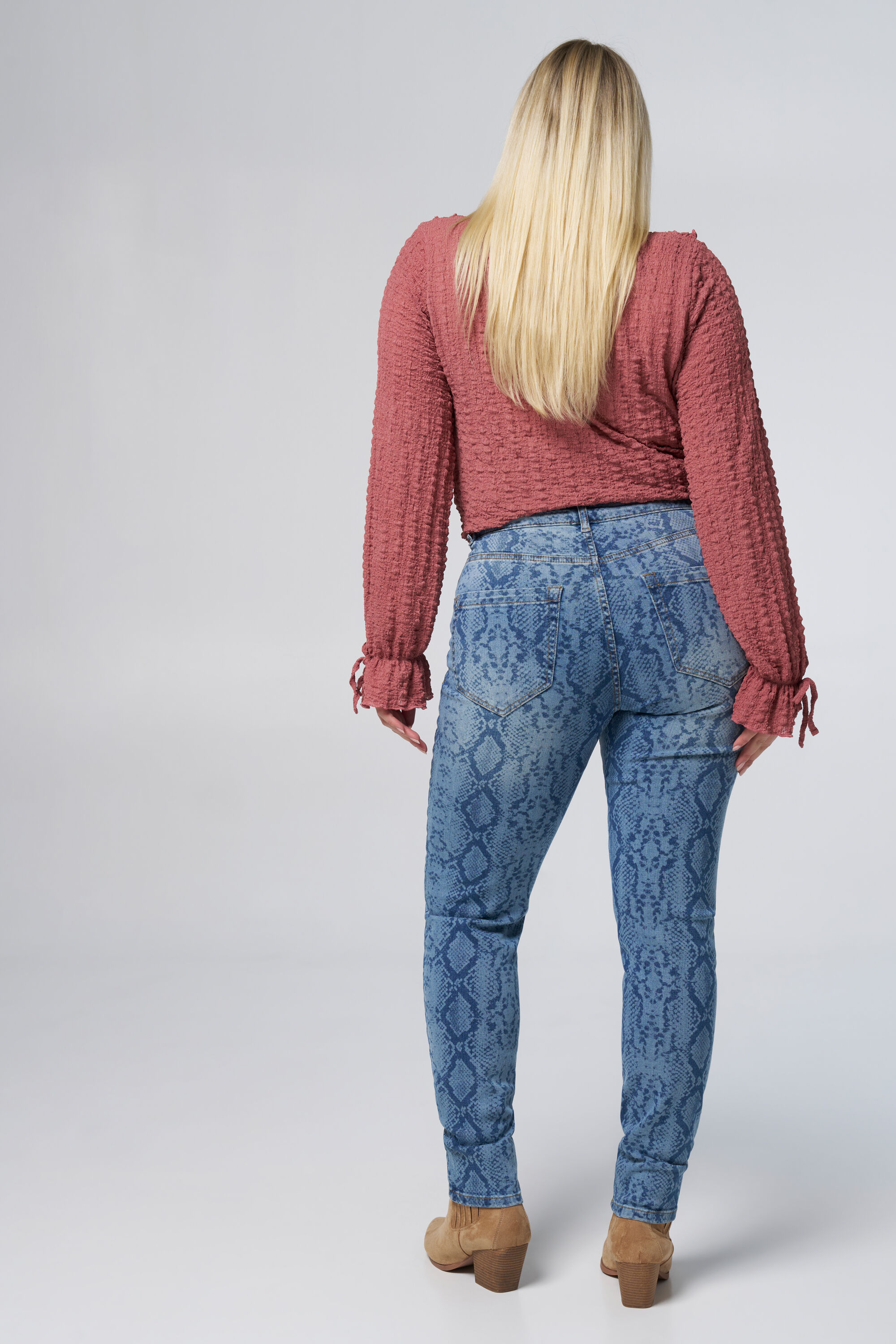Jeans met slangenprint image number 3