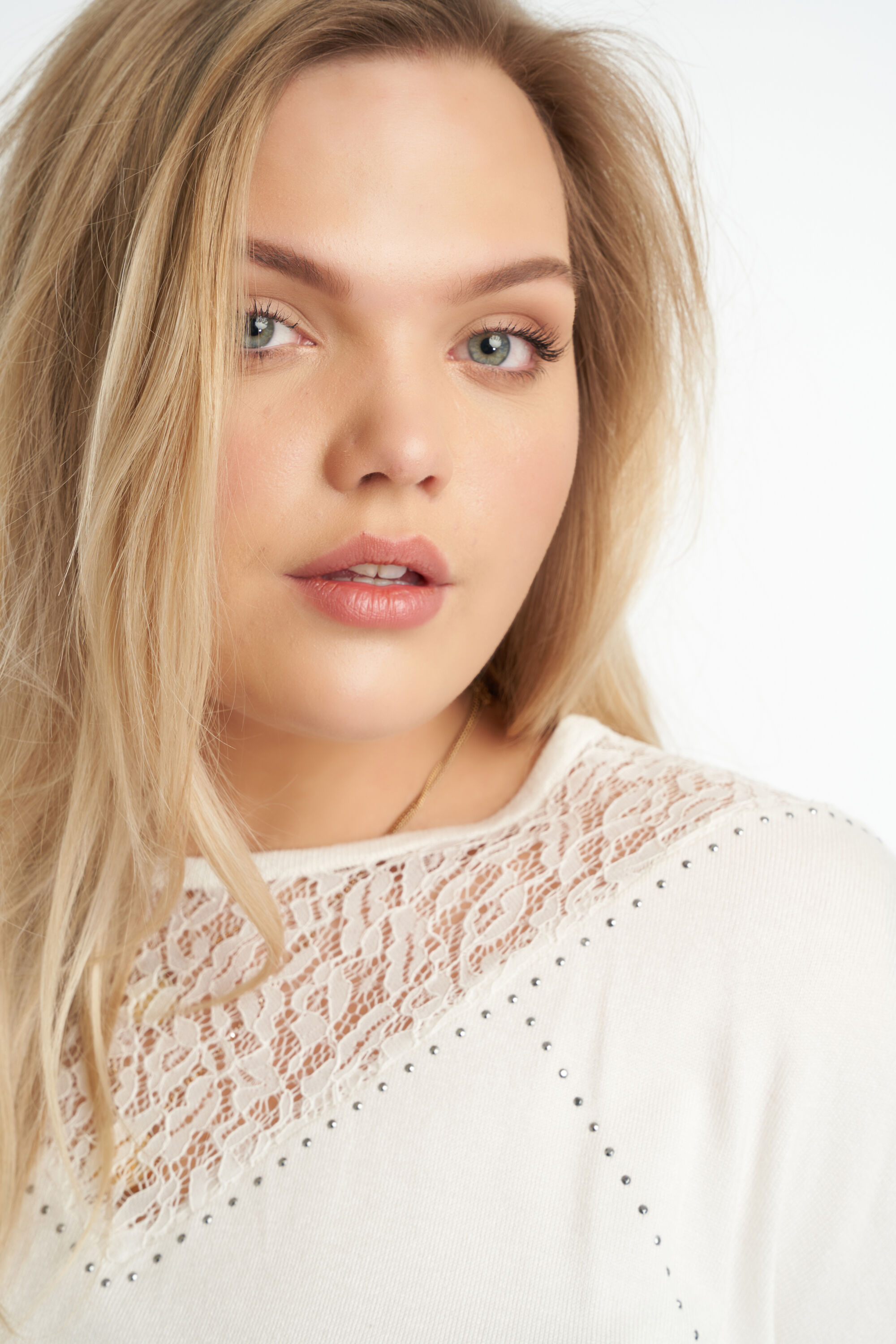 Crochet top met ajourpatroon en strikkoord image number 4