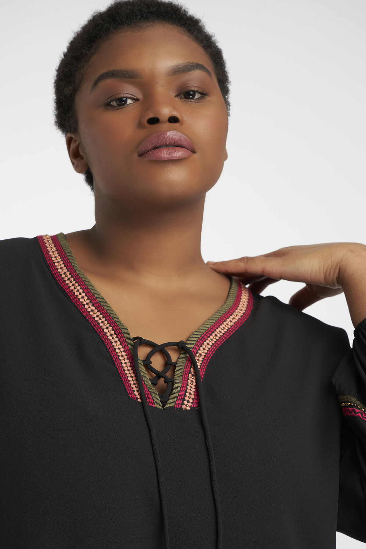 Jurk met geborduurd detail image number 5