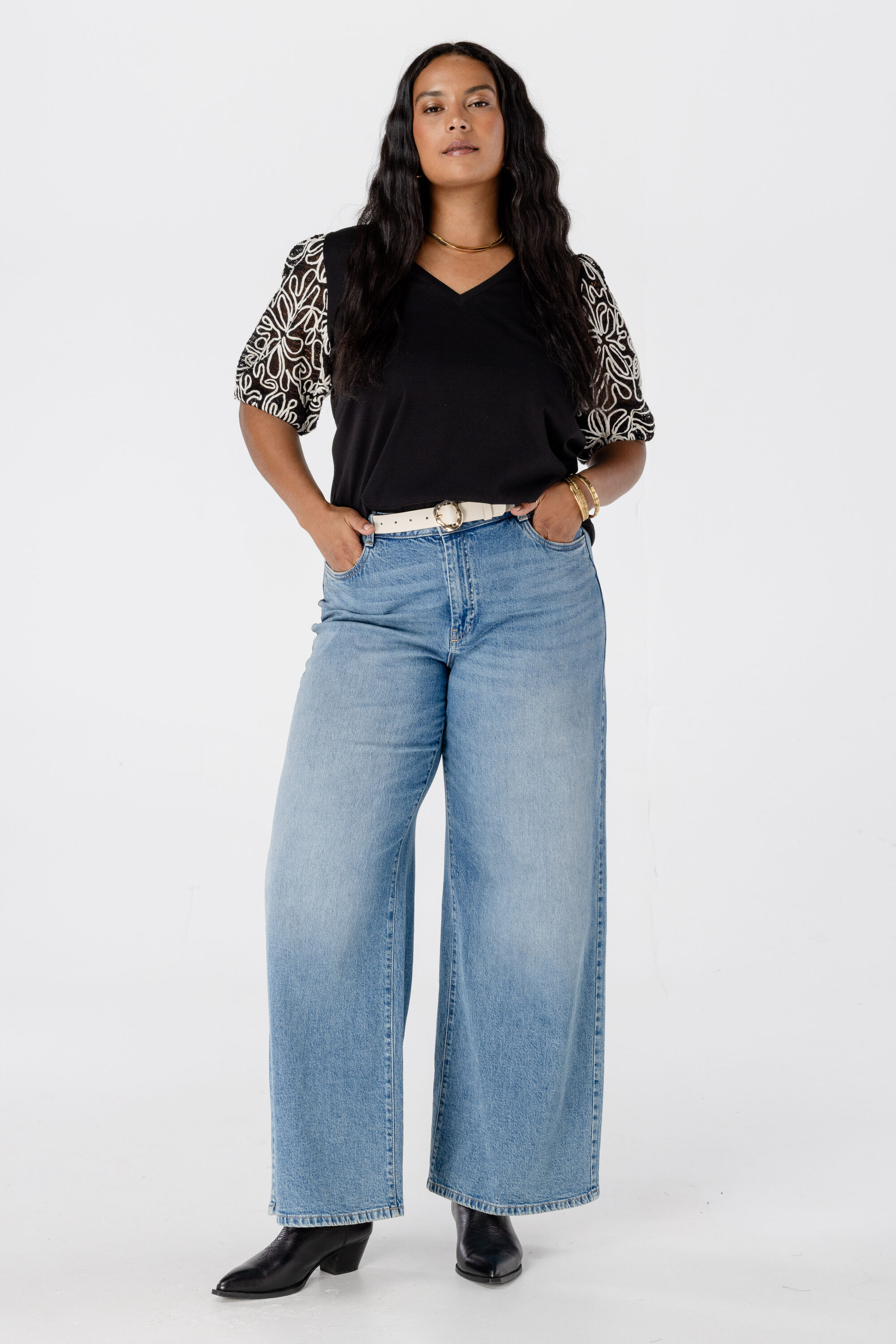 Top met broderie mouwen image number 5