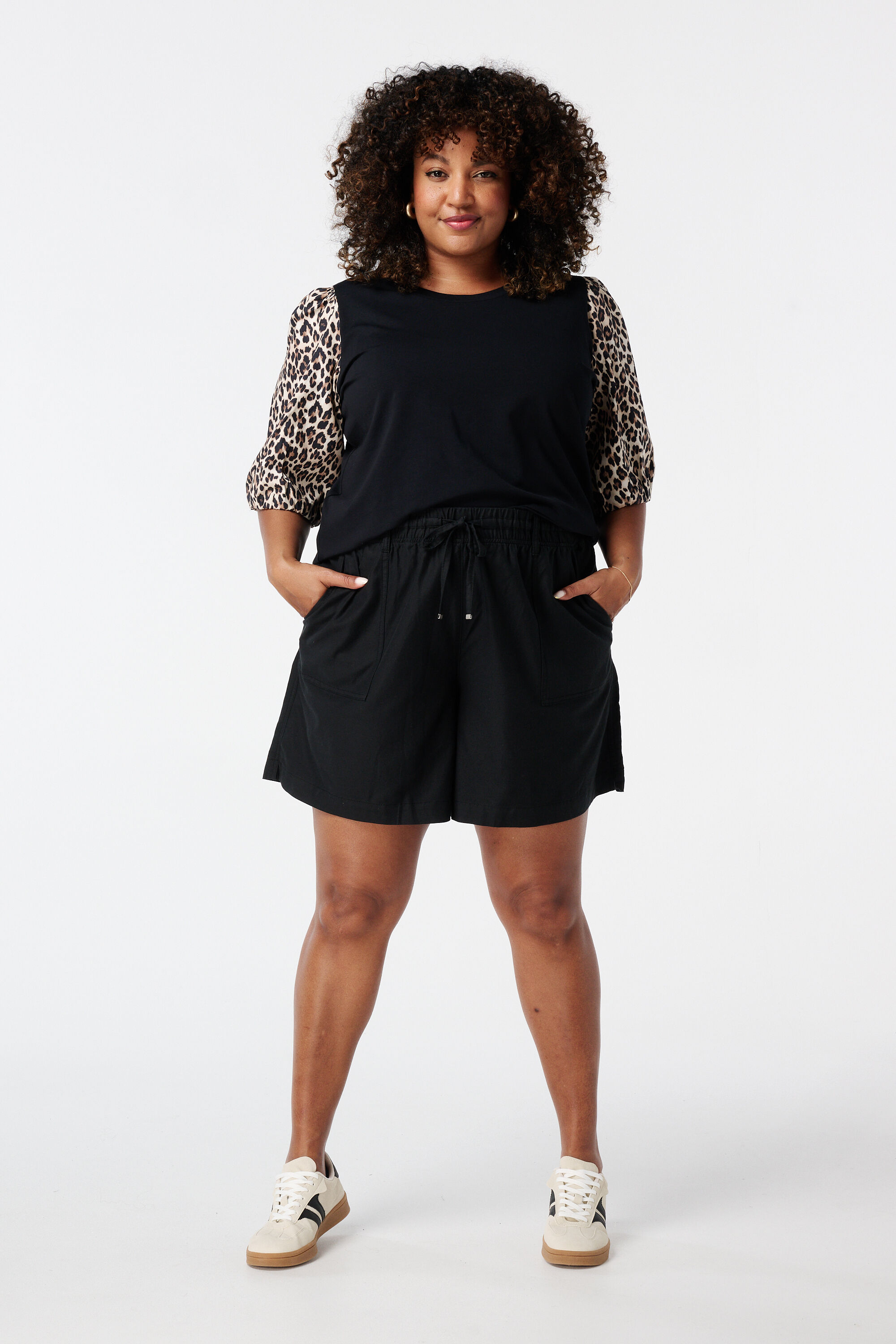 T-shirt met pofmouwen image number 5