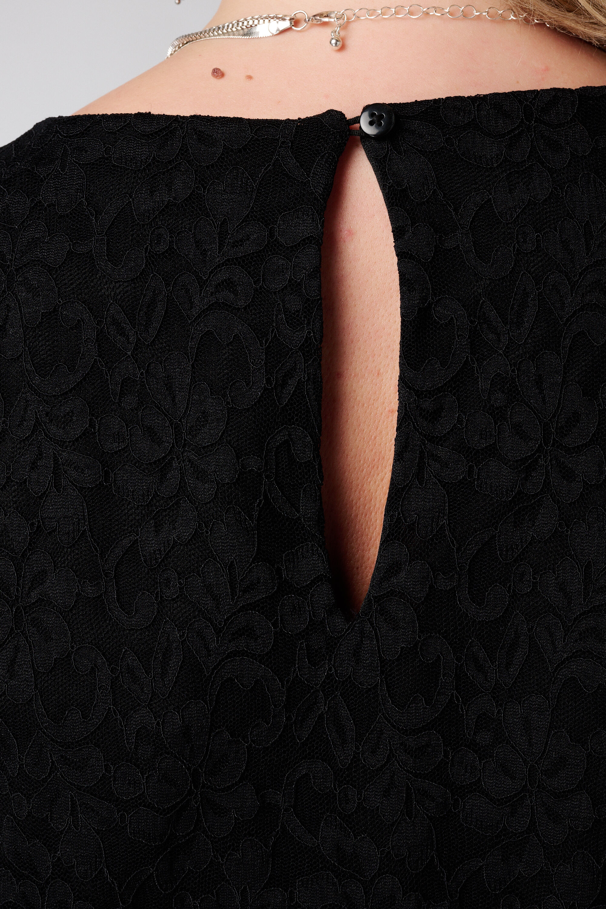 Combinaison avec haut en dentelle et jambes larges image number 6