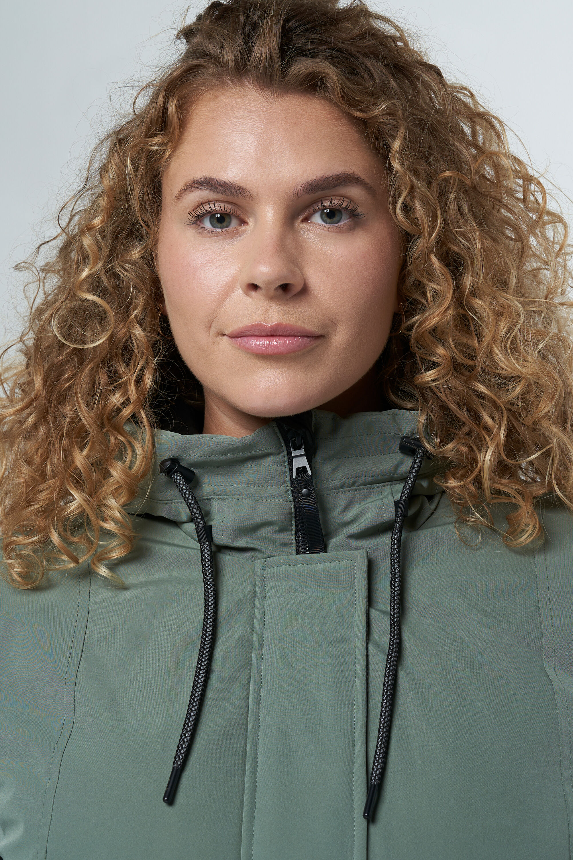 Veste &agrave; capuche image number 4