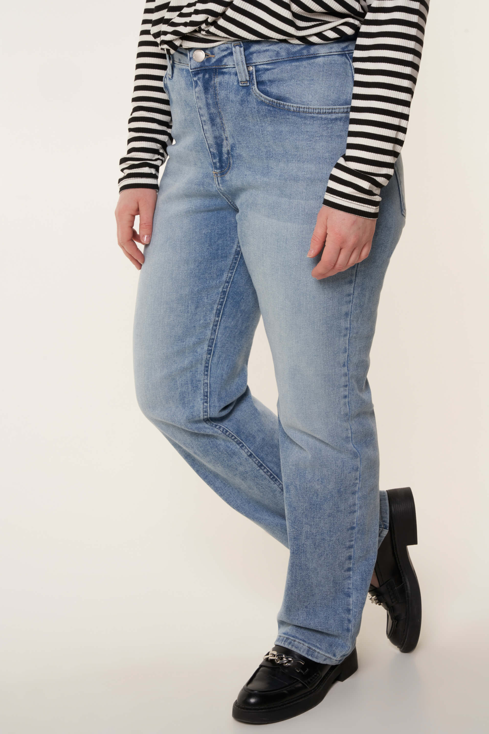 Straight leg jeans  image number 6