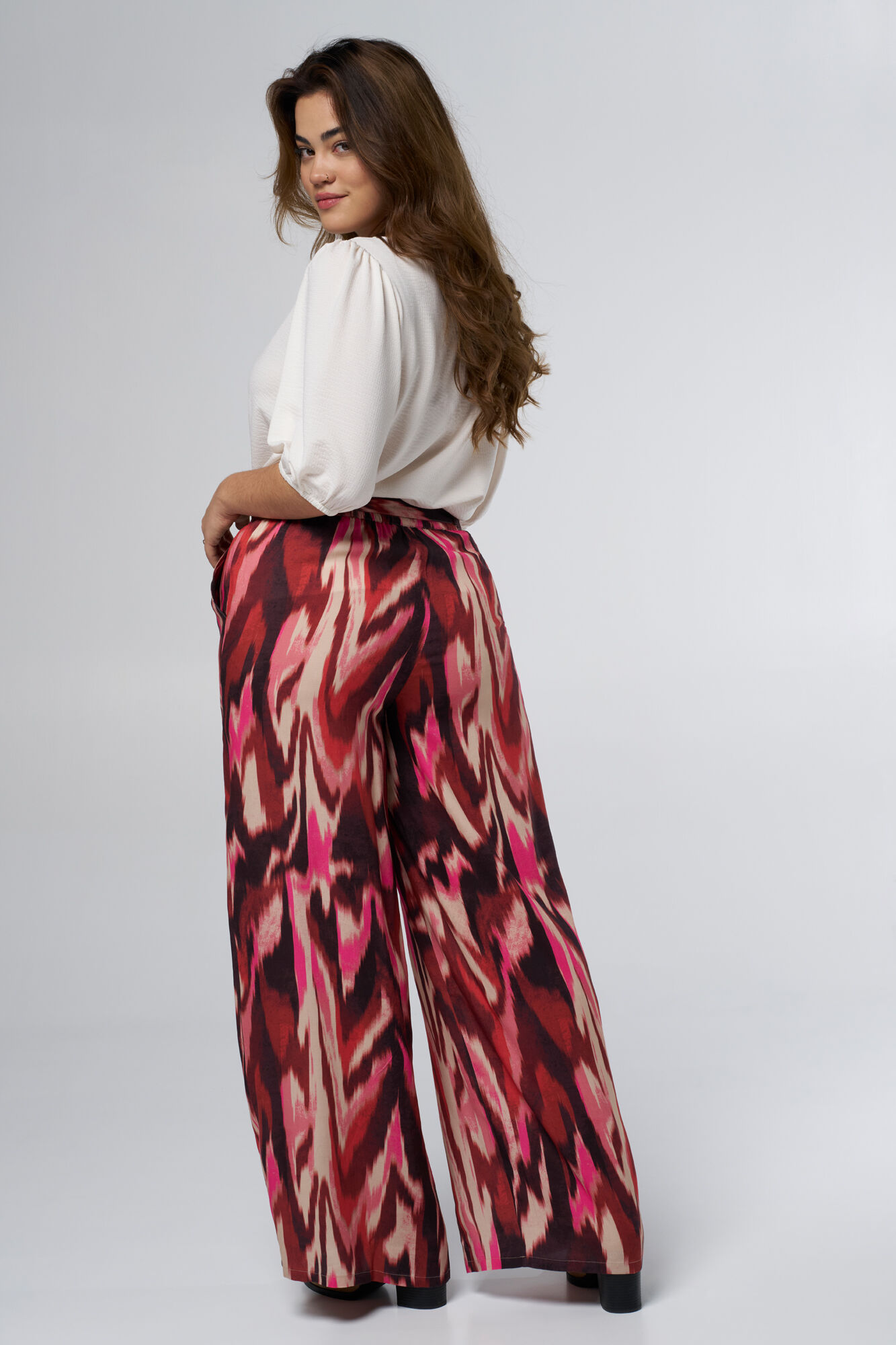 Pantalon droit avec d&eacute;tail n&oelig;ud image number 3