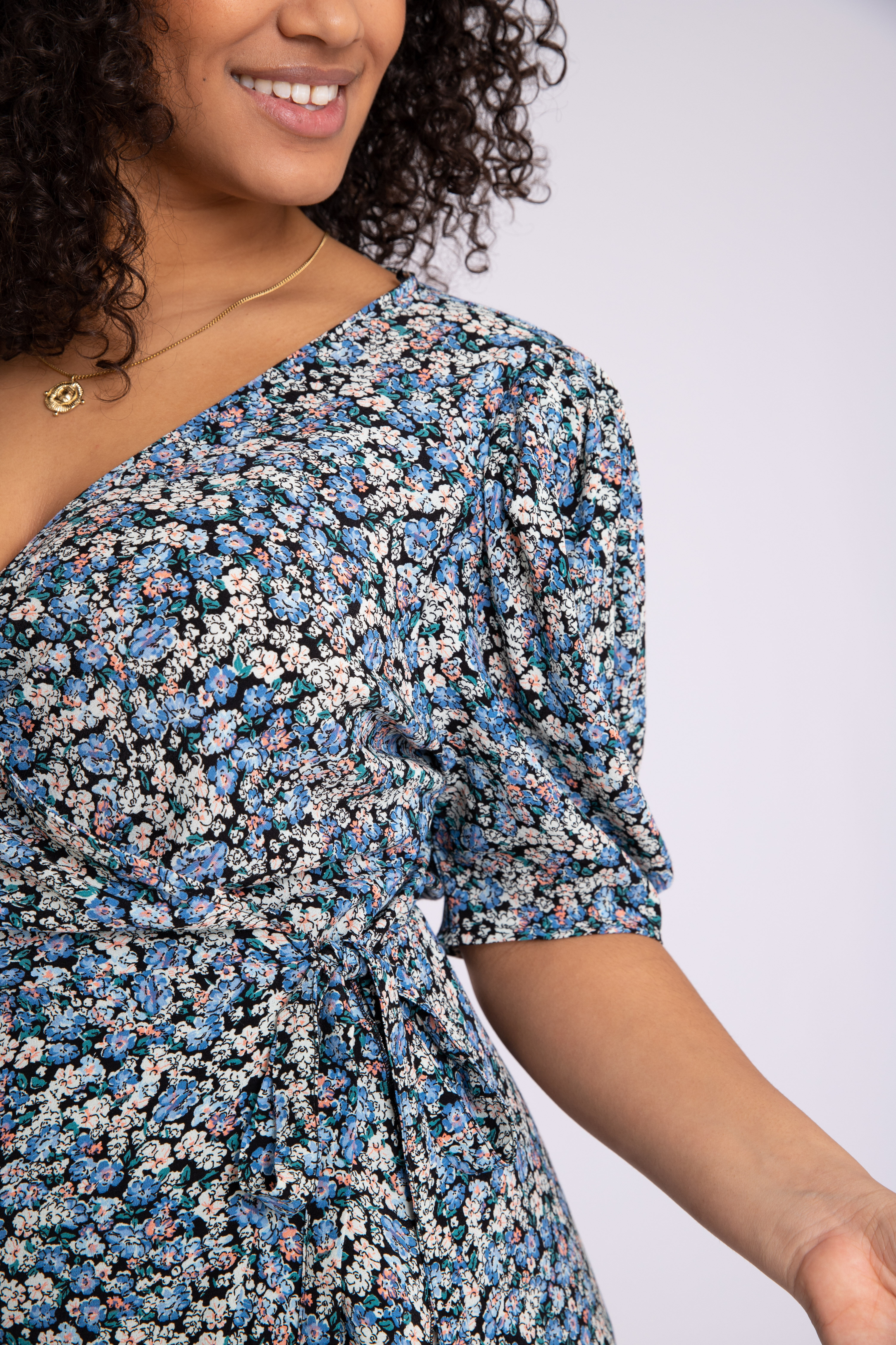 Overslagjurk met pofmouw image number 5