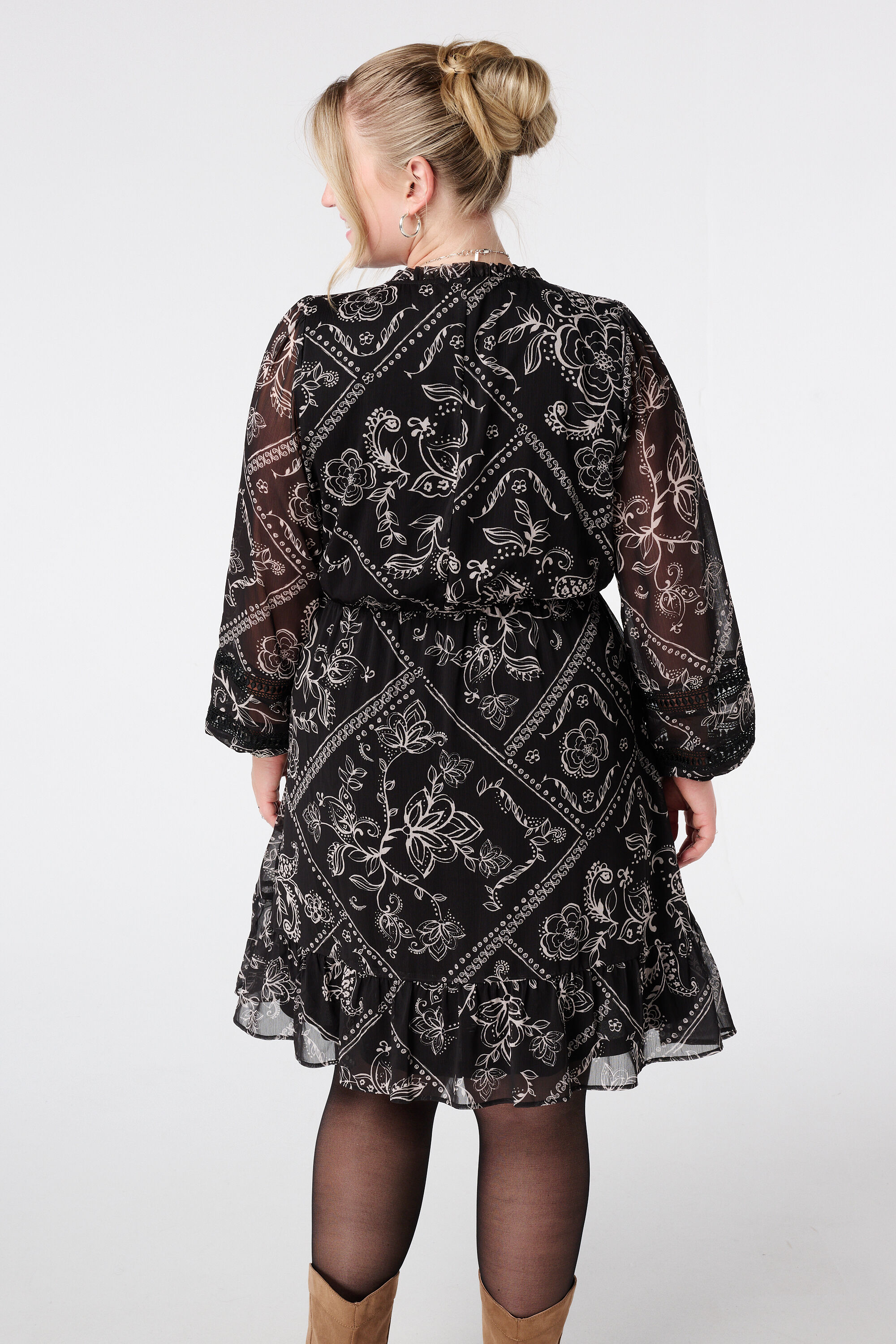 Jurk met print en broderie details image number 3