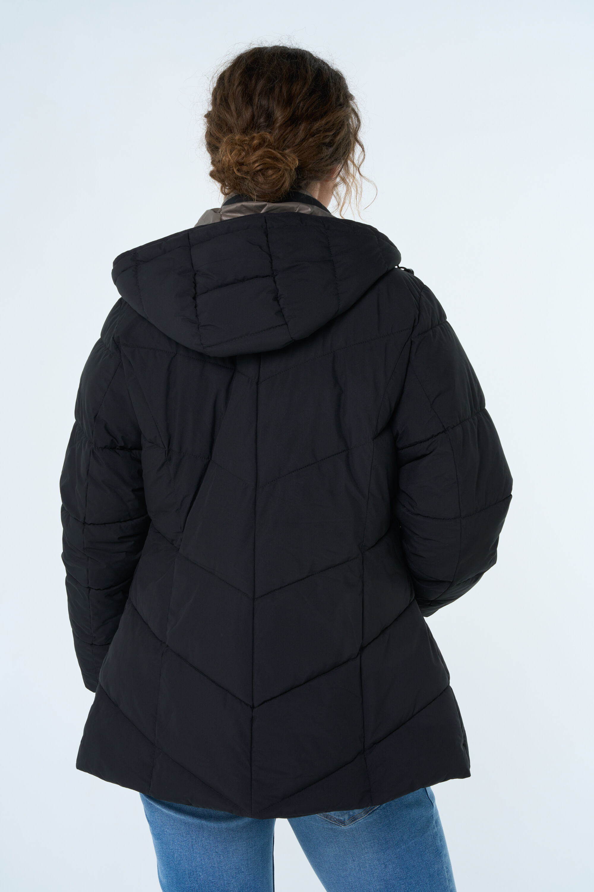 Gewatteerde jas met capuchon image number 3
