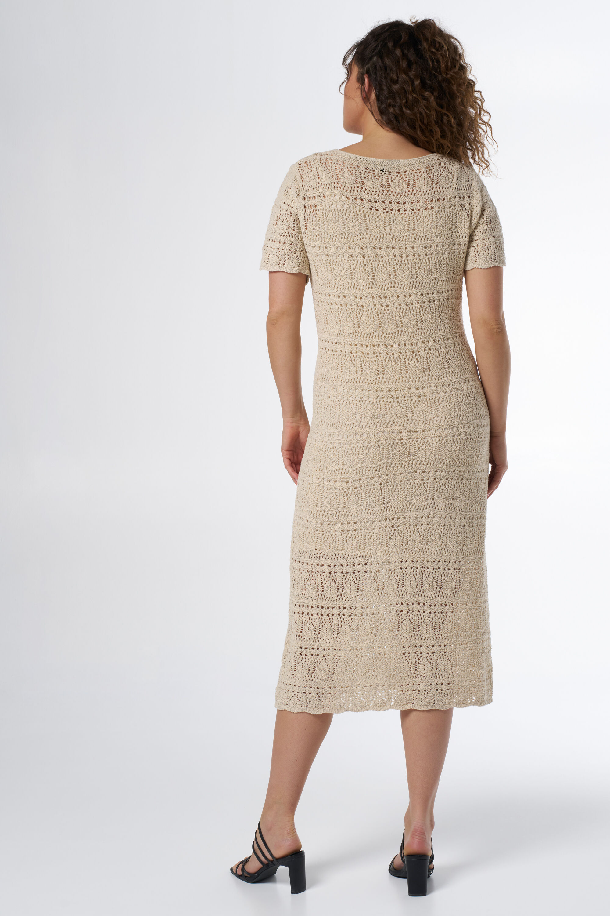 Robe en crochet avec n&oelig;ud fantaisie image number 3