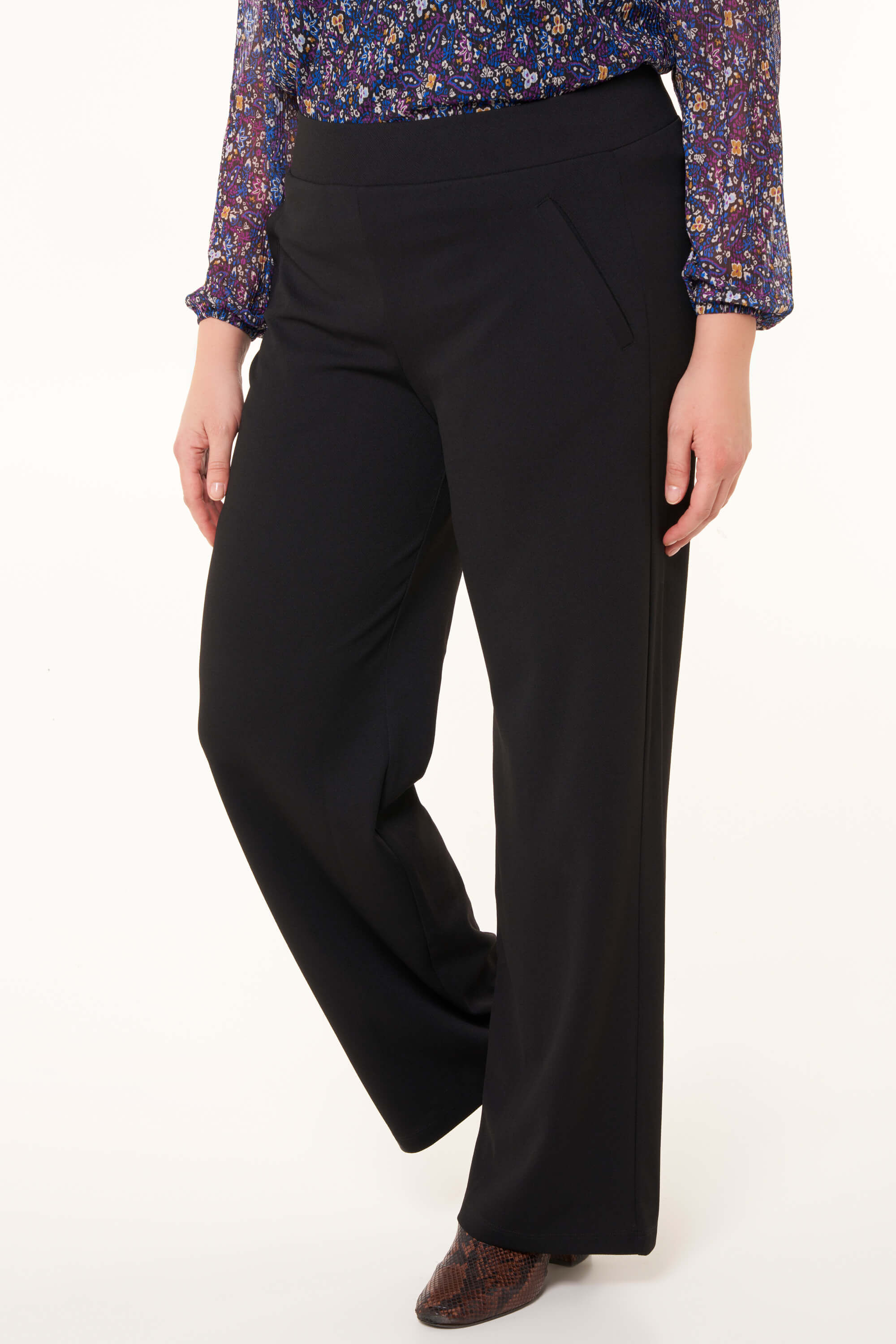 Pantalon droit image number 4