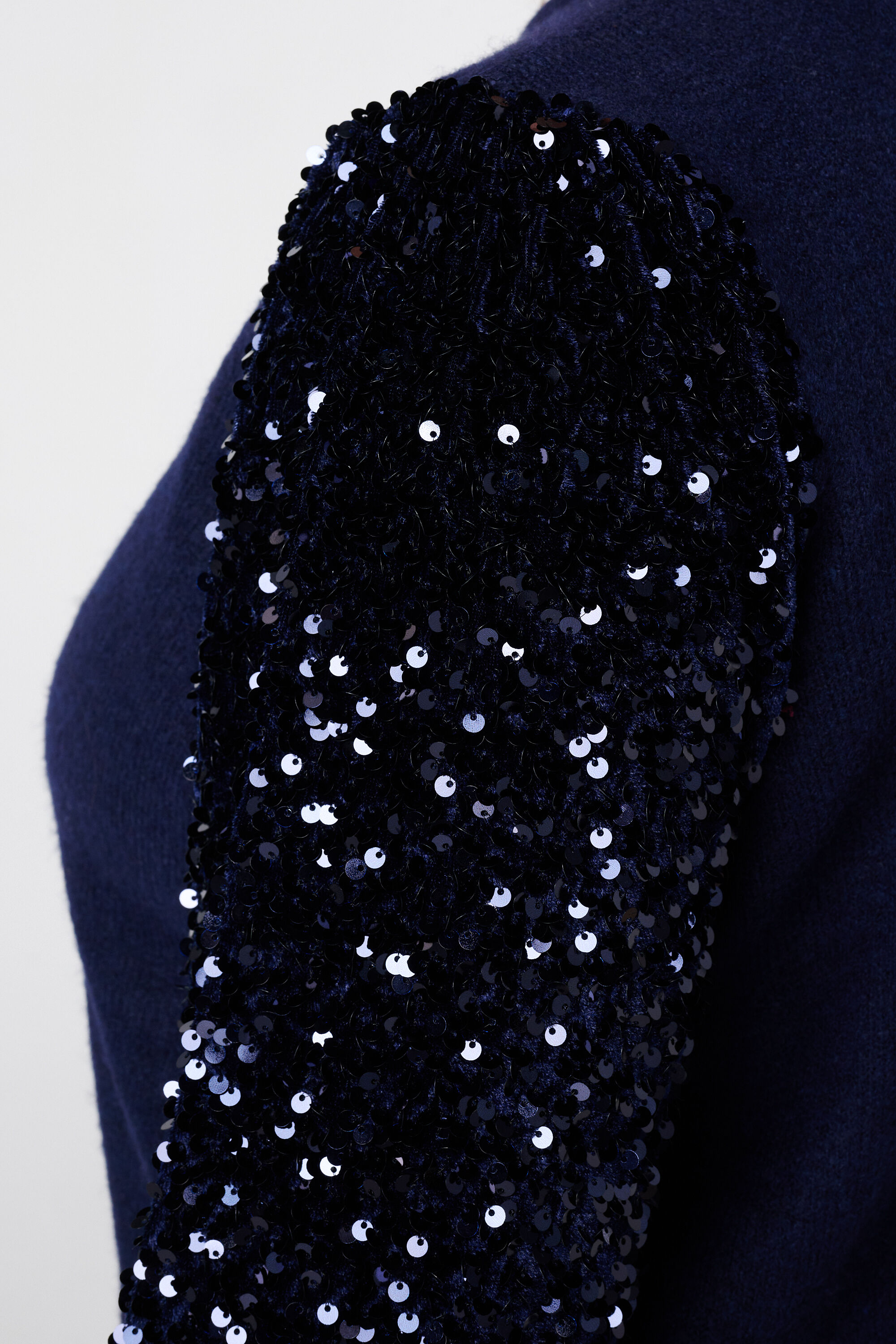 Gebreide tuniek met paillettenmouwen image number 6