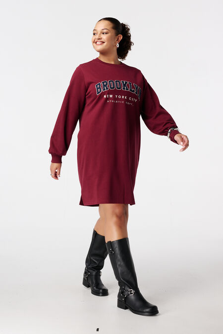 Sweater dress met tekst Sweater dress met tekst
