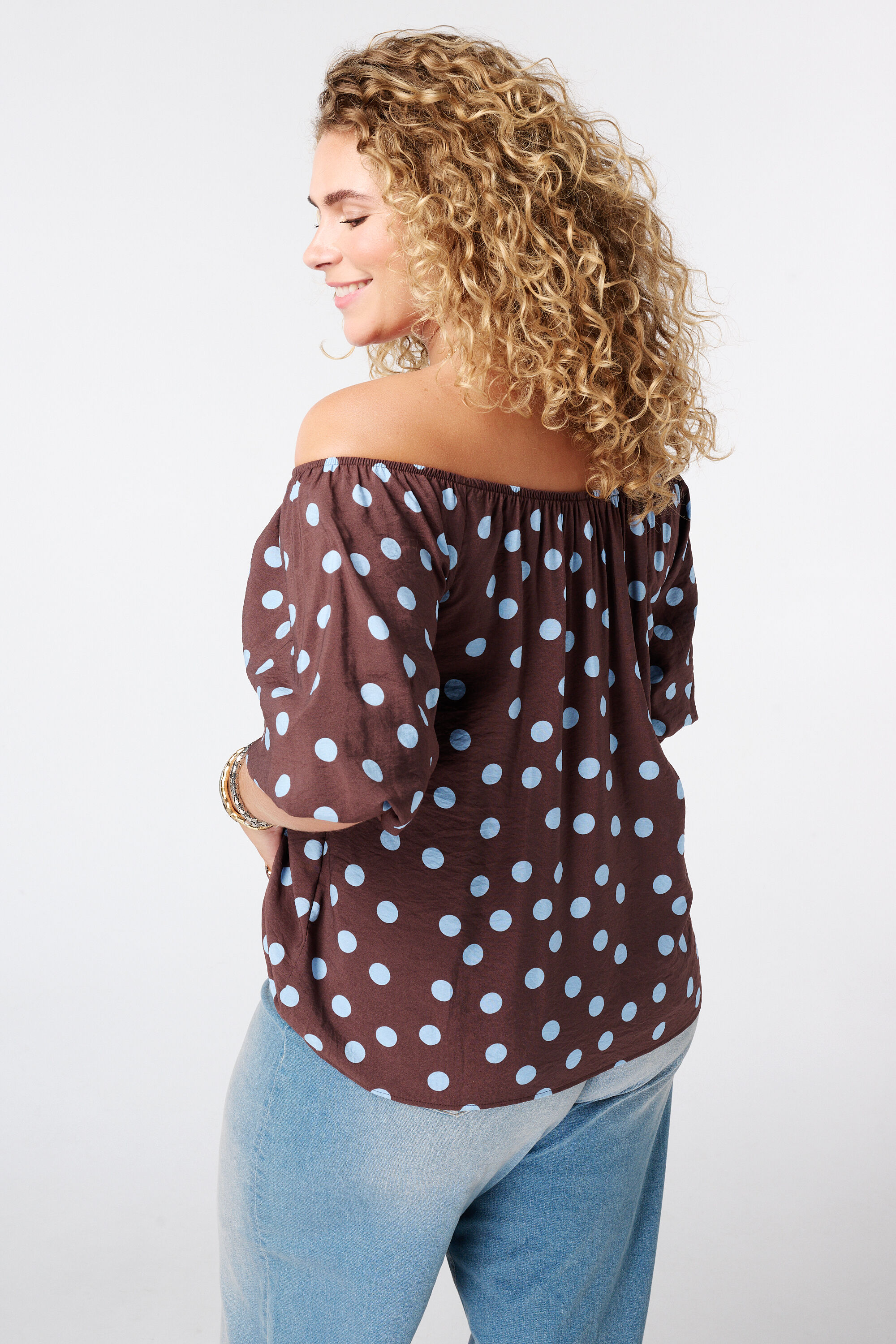 Blouse &agrave; pois &eacute;paules d&eacute;nud&eacute;es image number 1