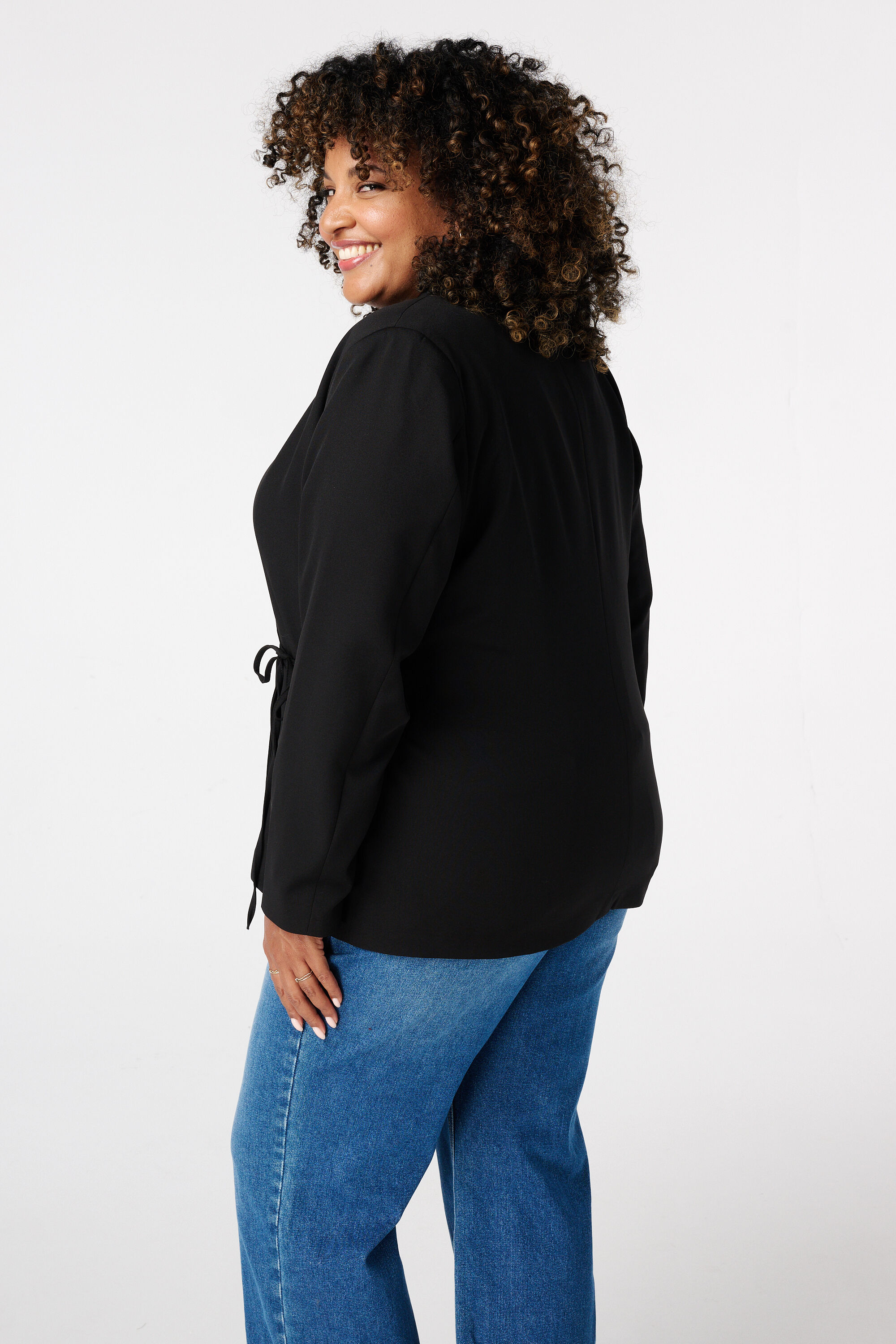 Blazer &agrave; revers avec ceinture &agrave; nouer image number 3