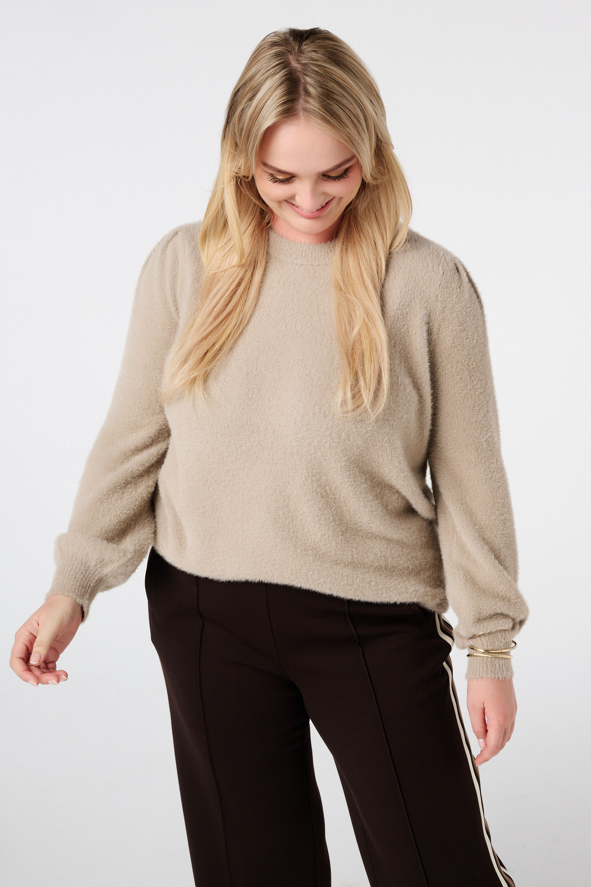 Gebreide trui van zachte garen