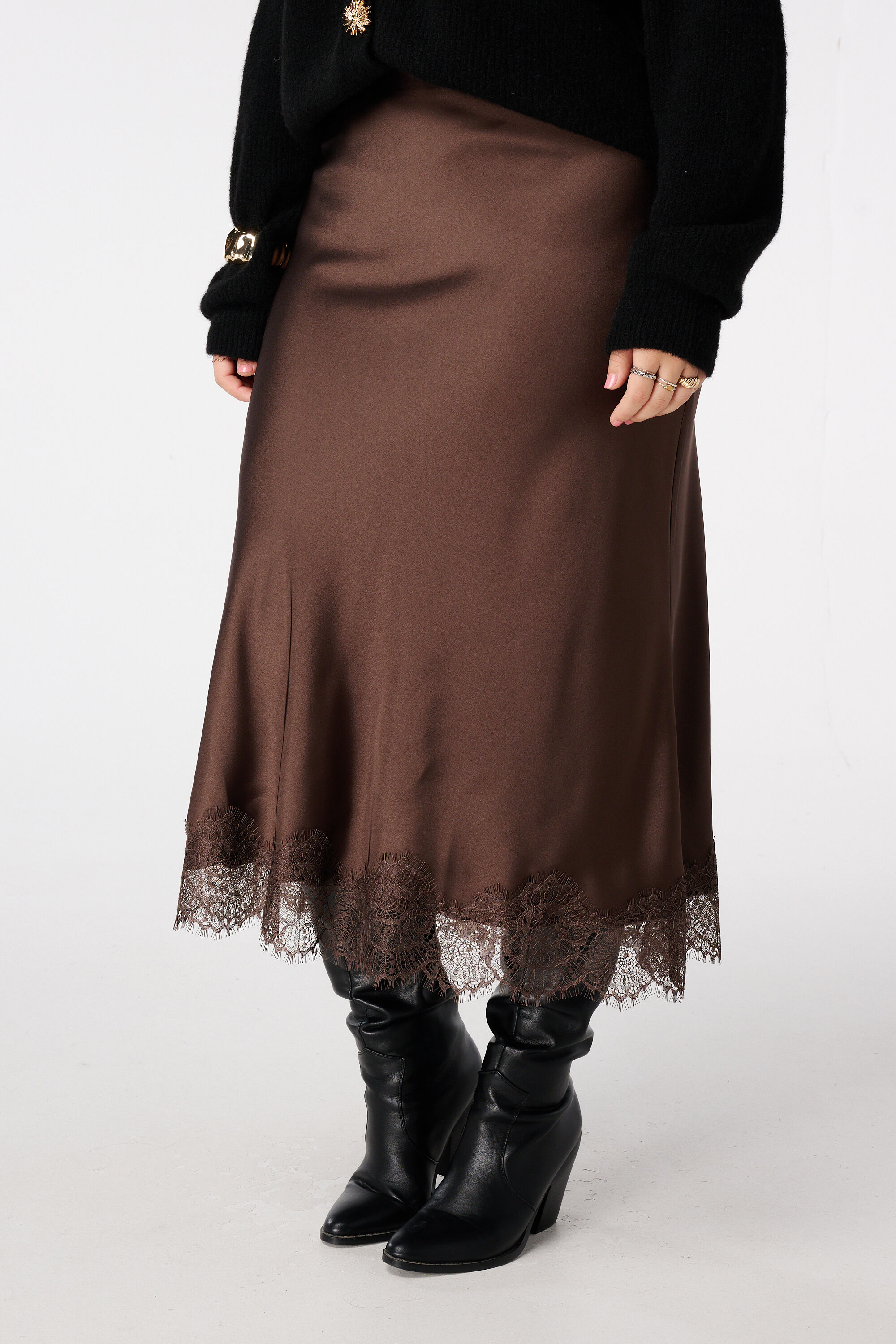 Jupe effet satin avec d&eacute;tail dentelle image number 5