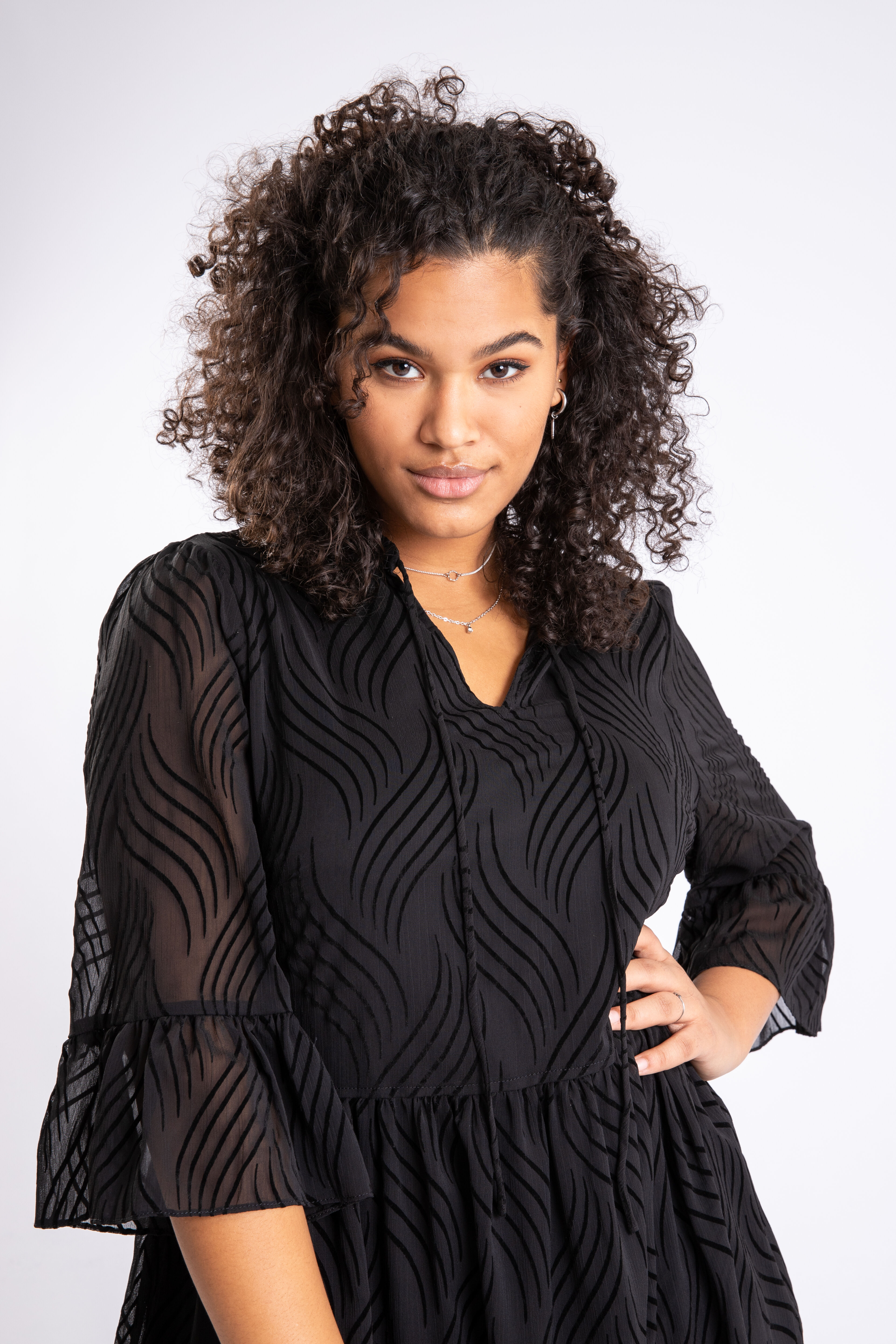 Jurk van semi-transparante stof image number 4