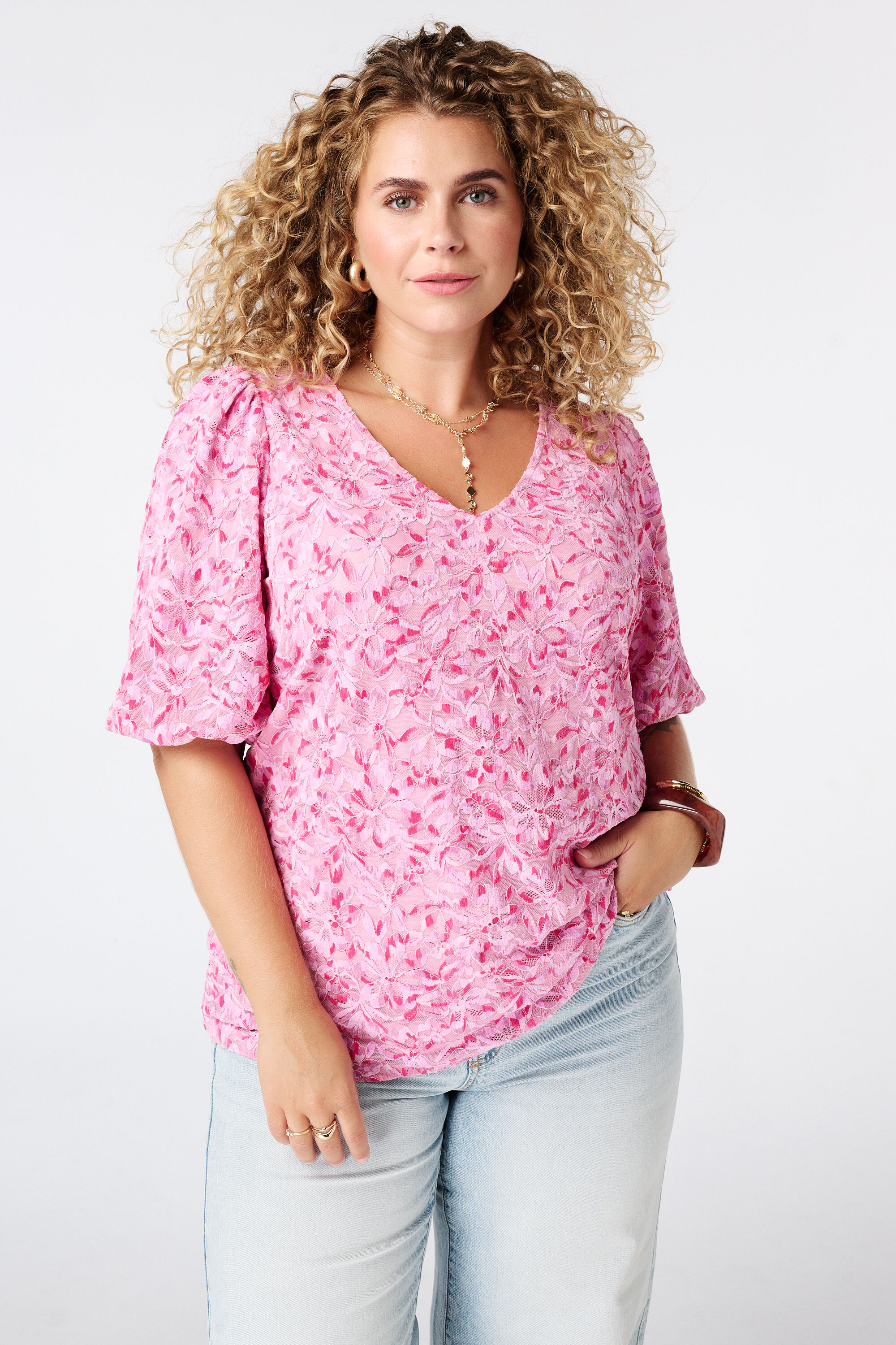 Top met kanten details