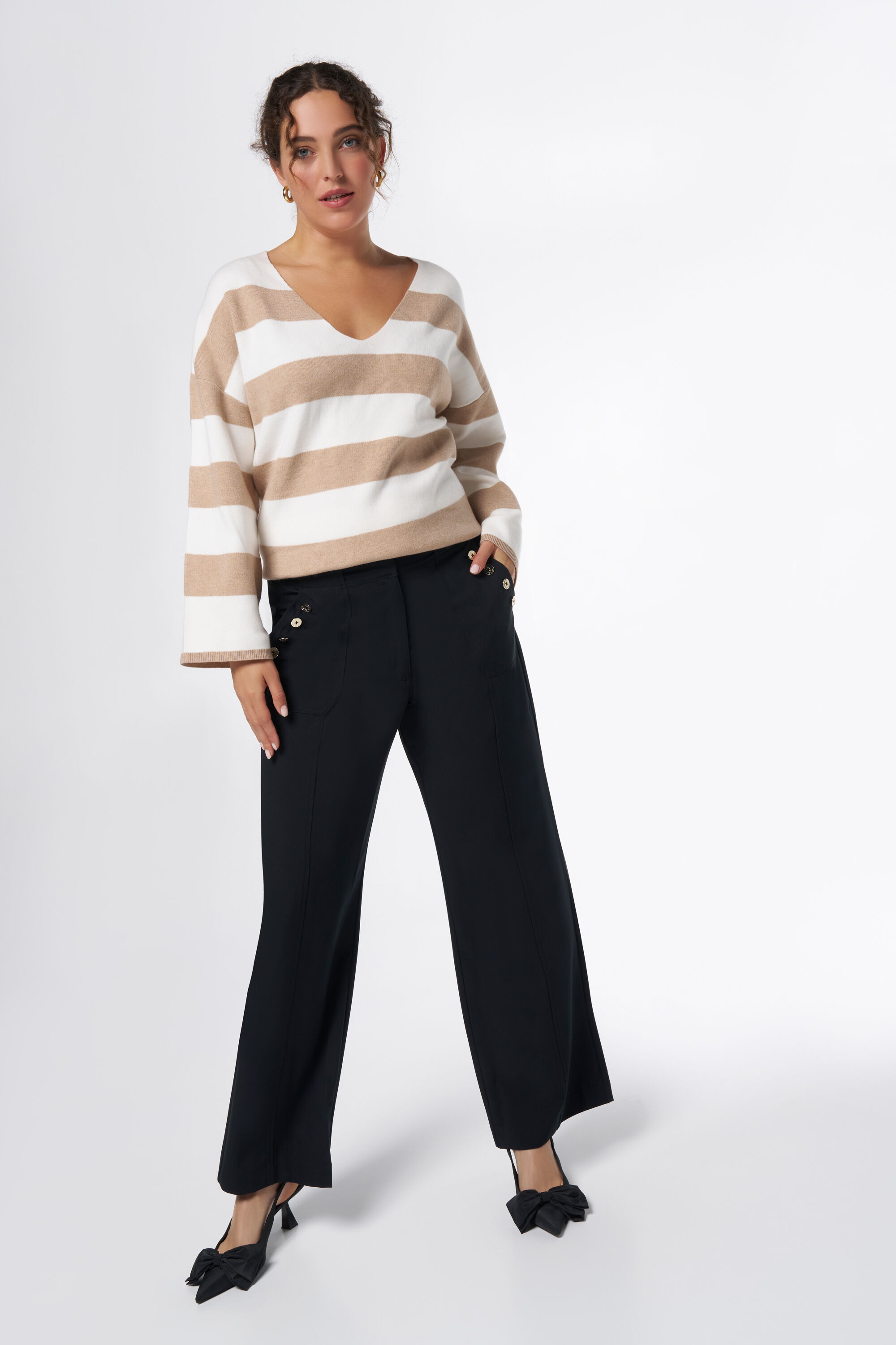 Wide leg broek met sierknopen image number 0