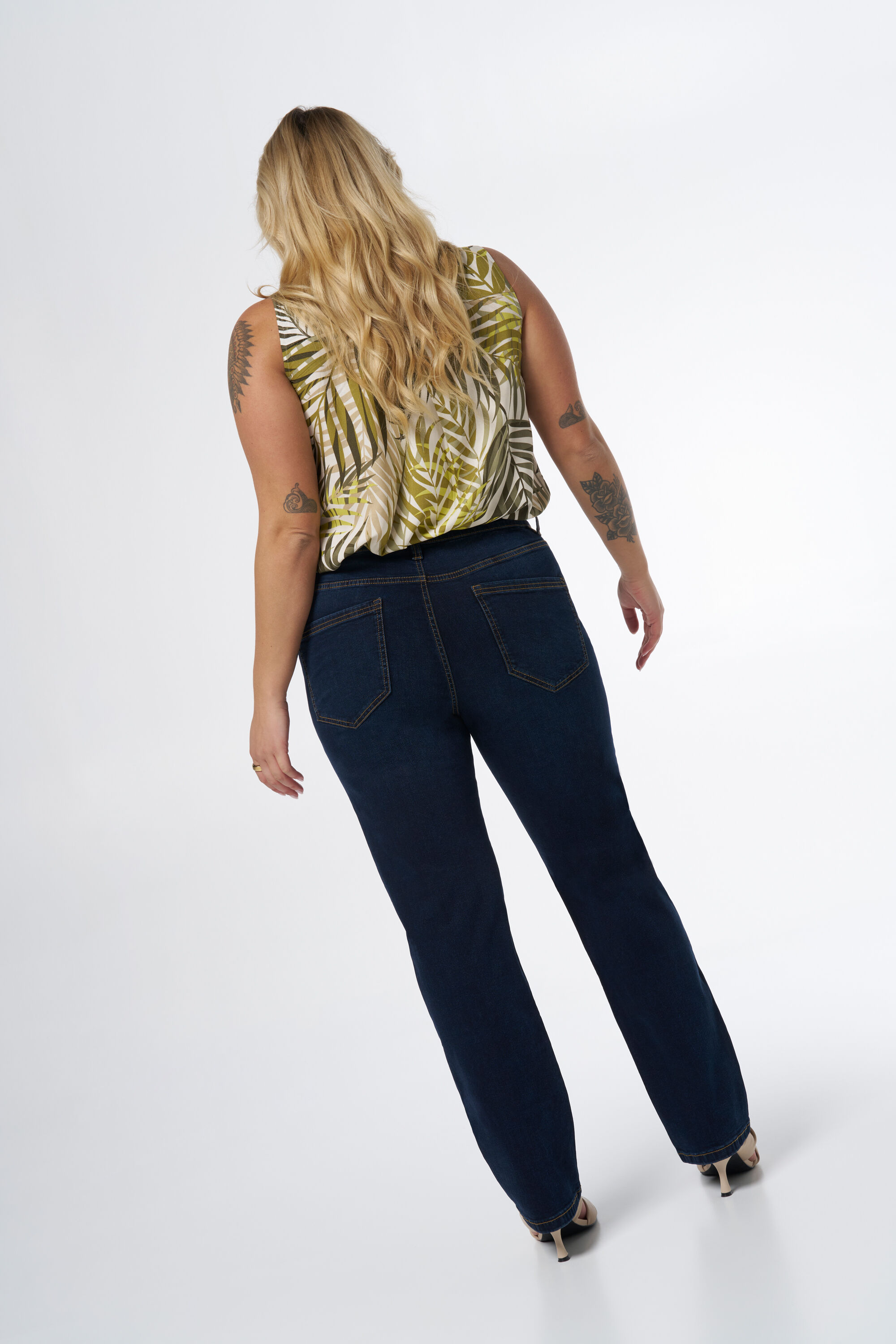 Jean &agrave; jambes droites LILY image number 3