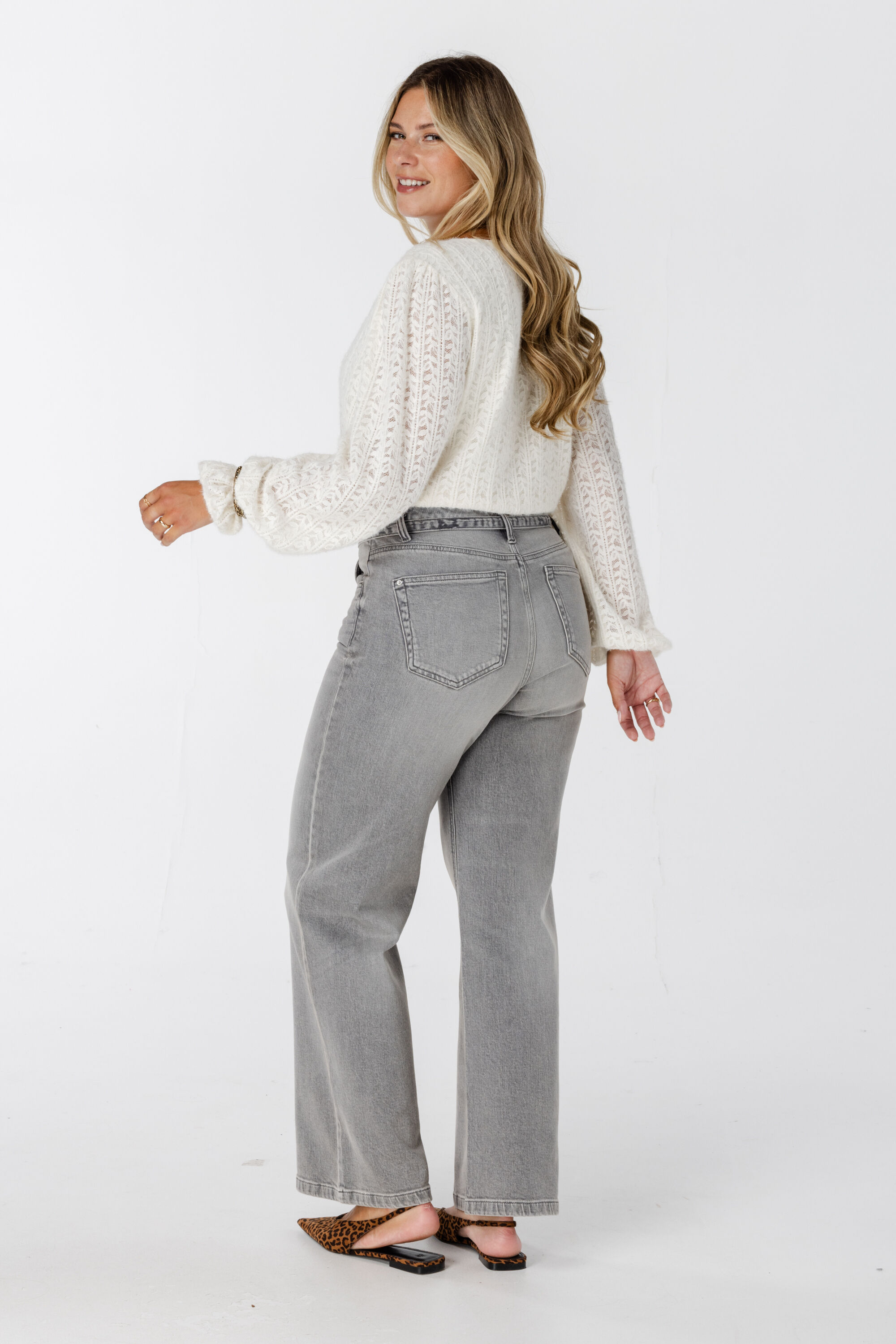 Wide leg jeans met riempje image number 3