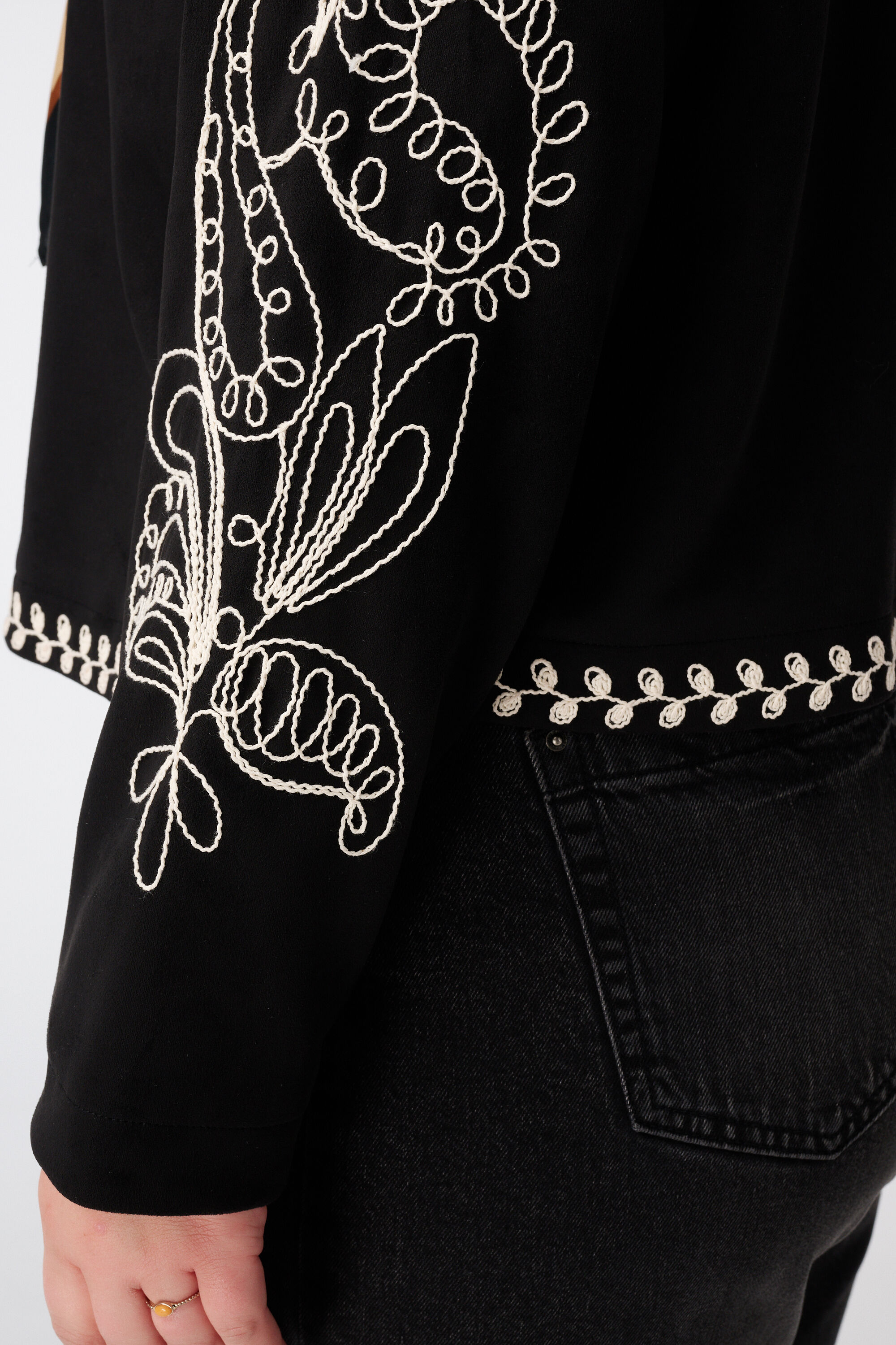 Jasje van su&egrave;dine met broderie  image number 6