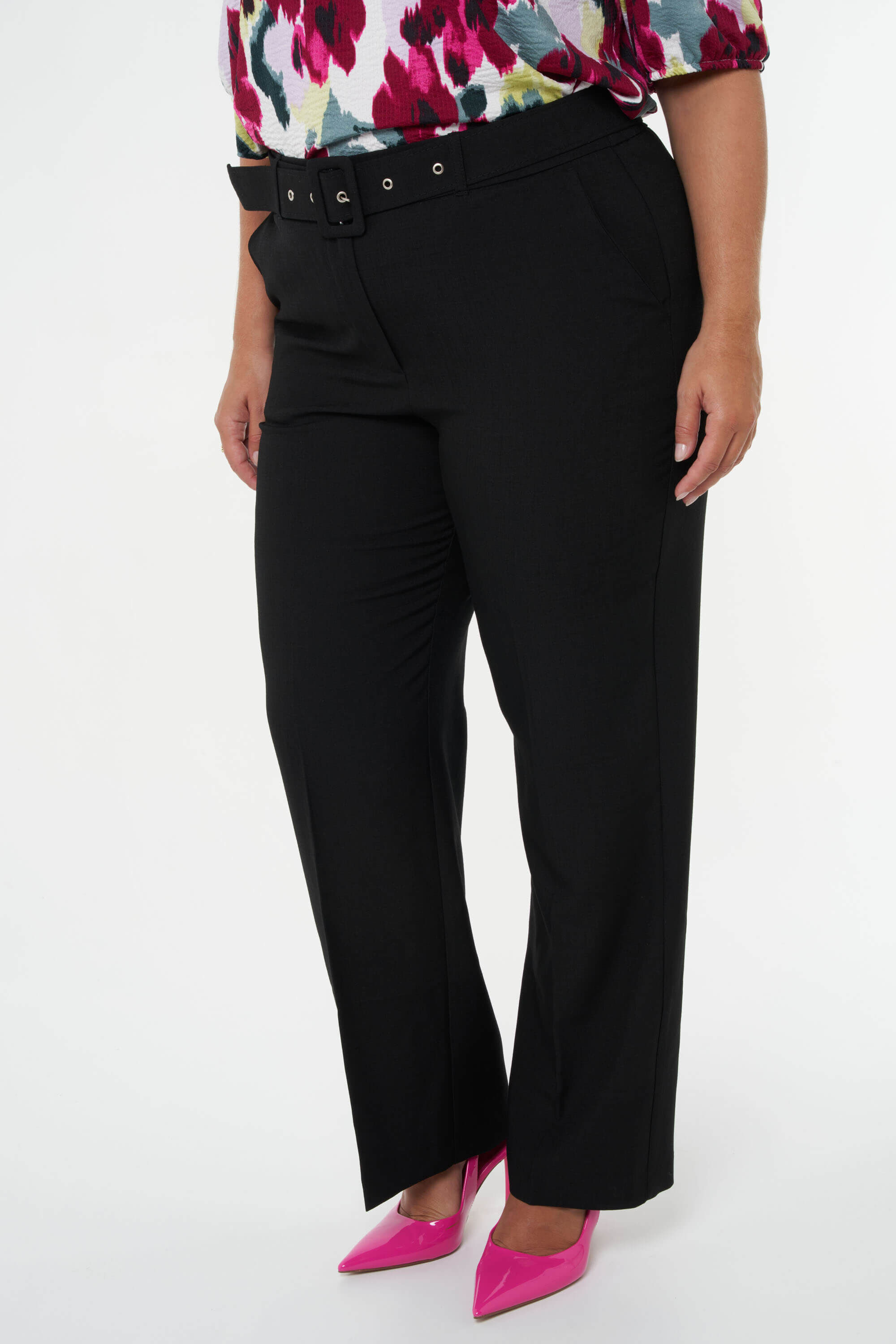 Pantalon avec ceinture image number 6
