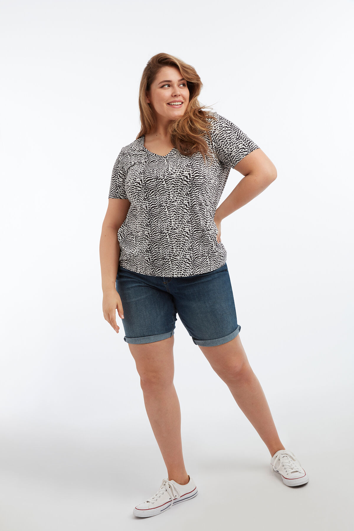 T-shirt met V-hals en print image number 4