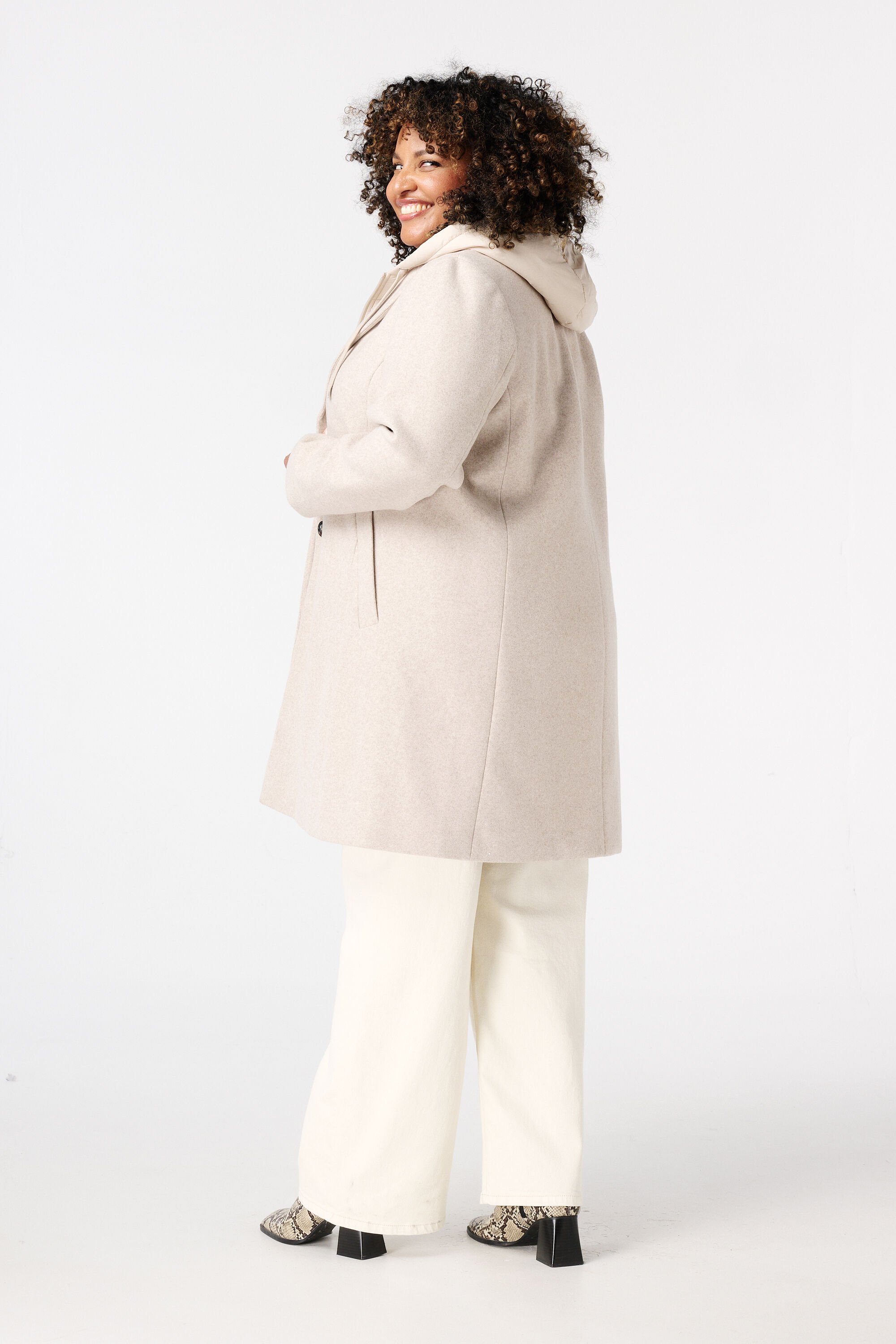 Manteau &agrave; capuche image number 3