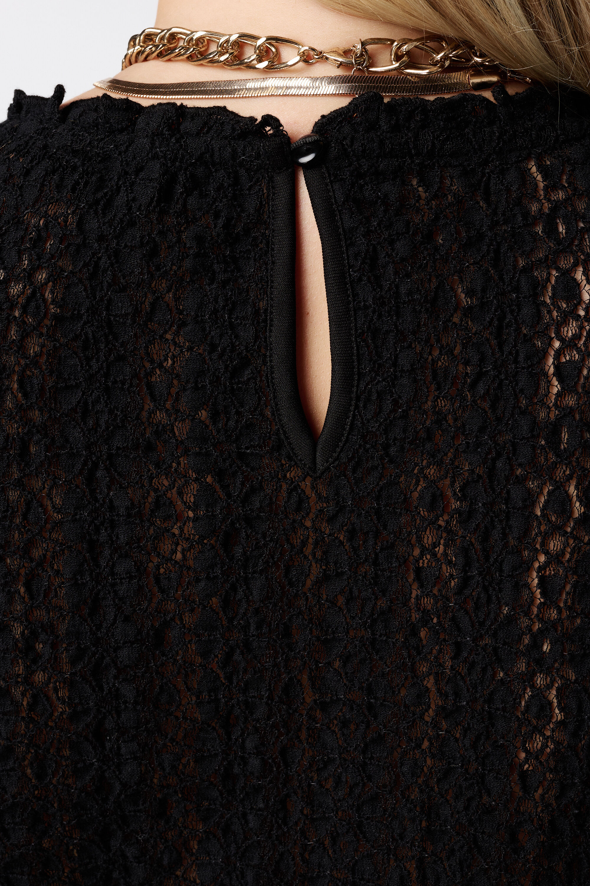 Top en dentelle avec manches &eacute;vas&eacute;es image number 6