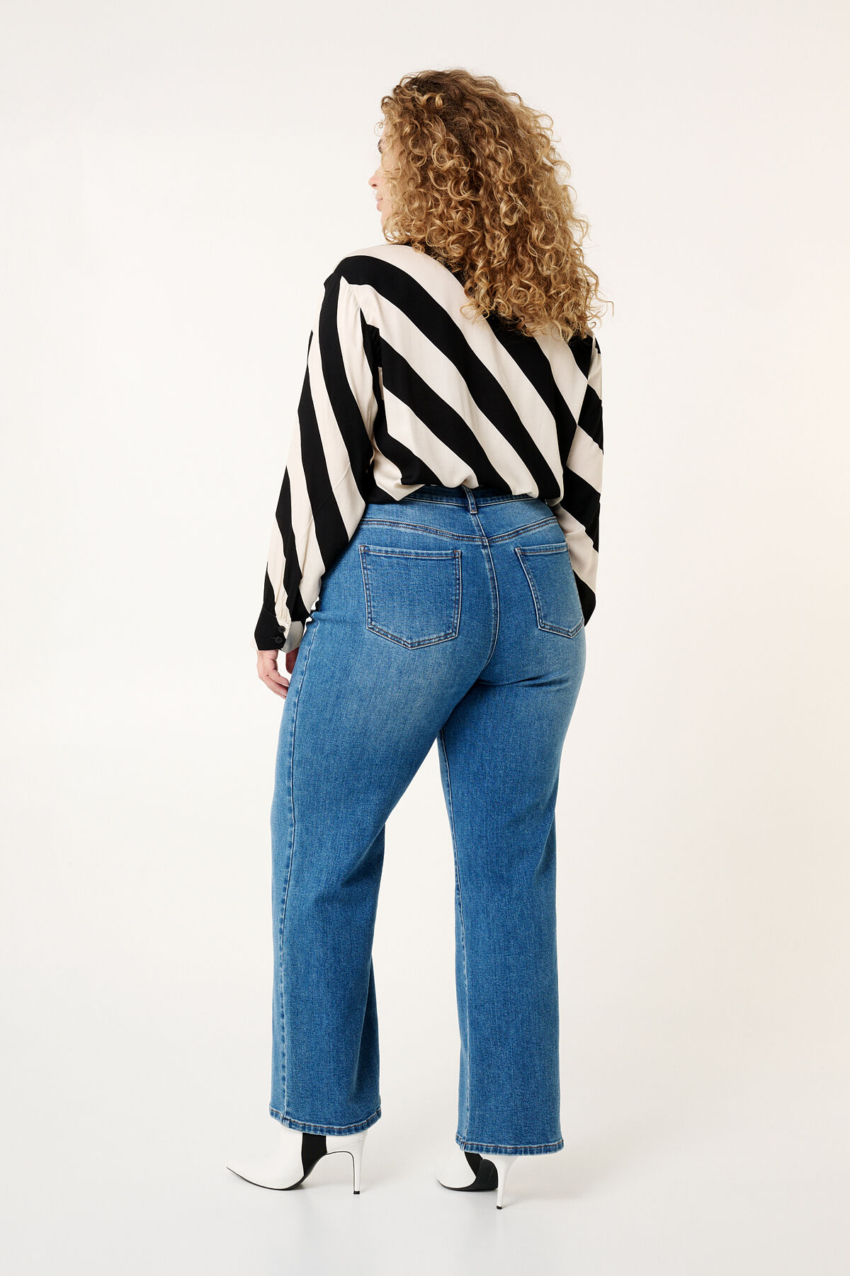 Jeans met wijde pijpen image number 3