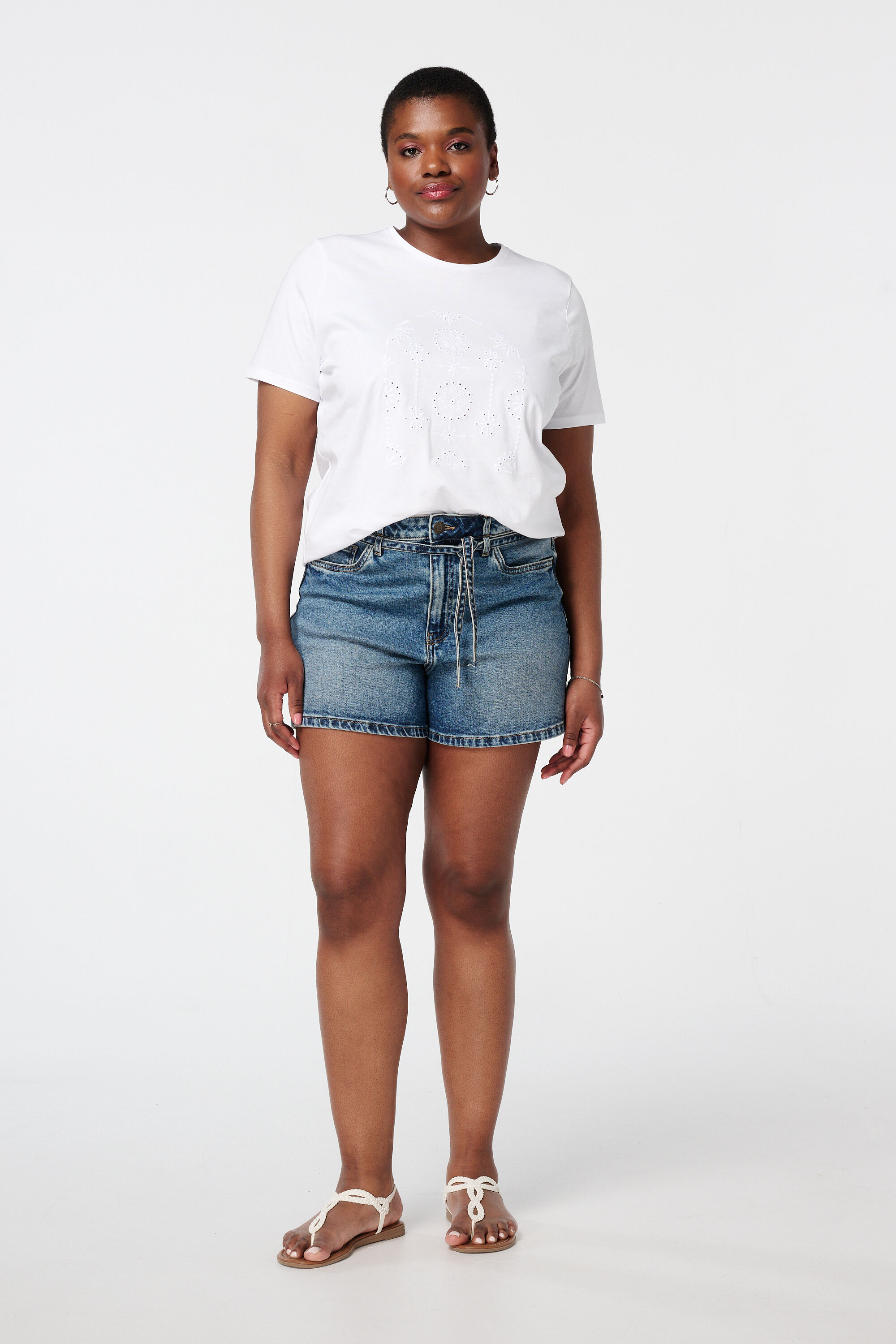 T-shirt avec broderie image number 5