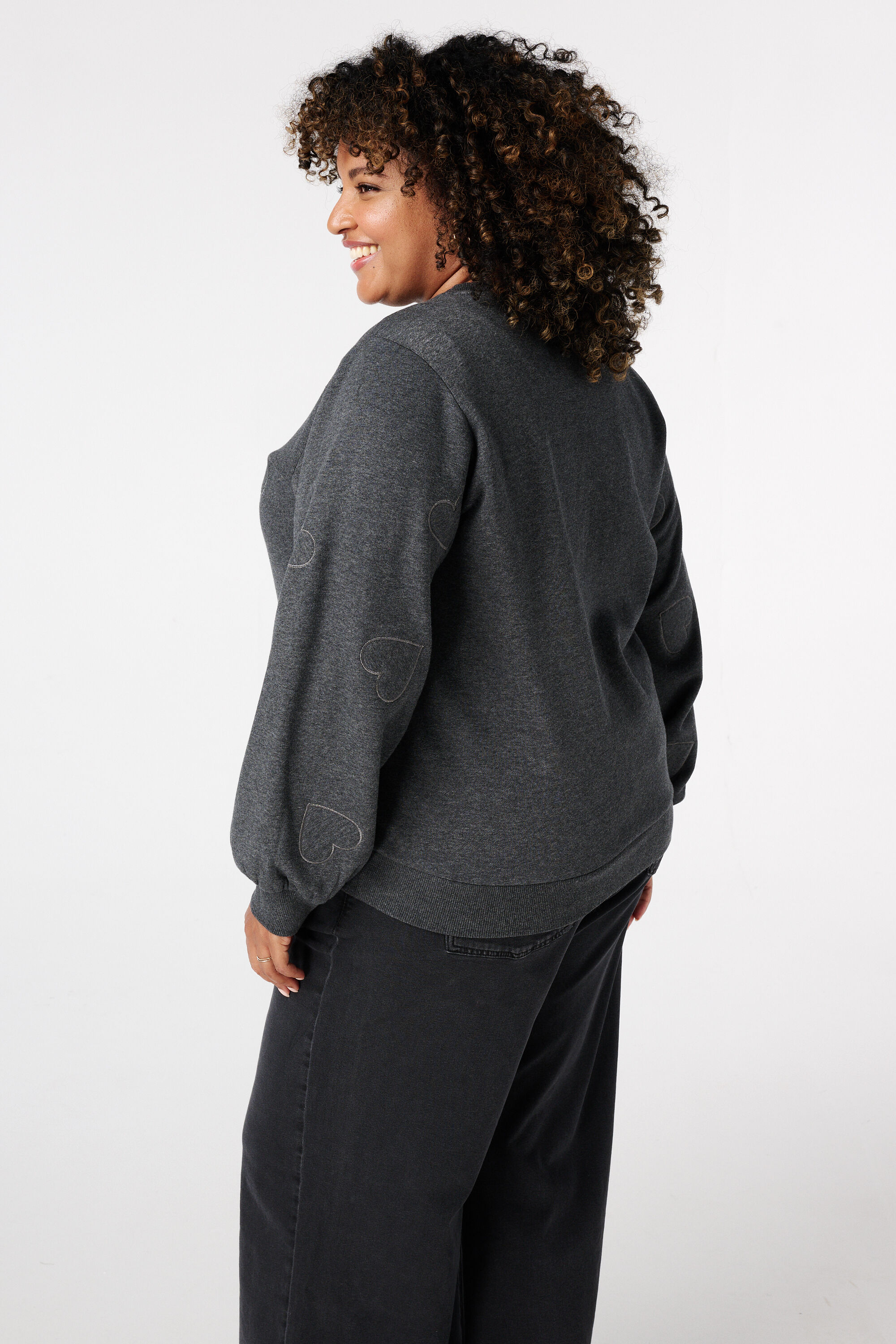 Sweater met geborduurde hartjes image number 3