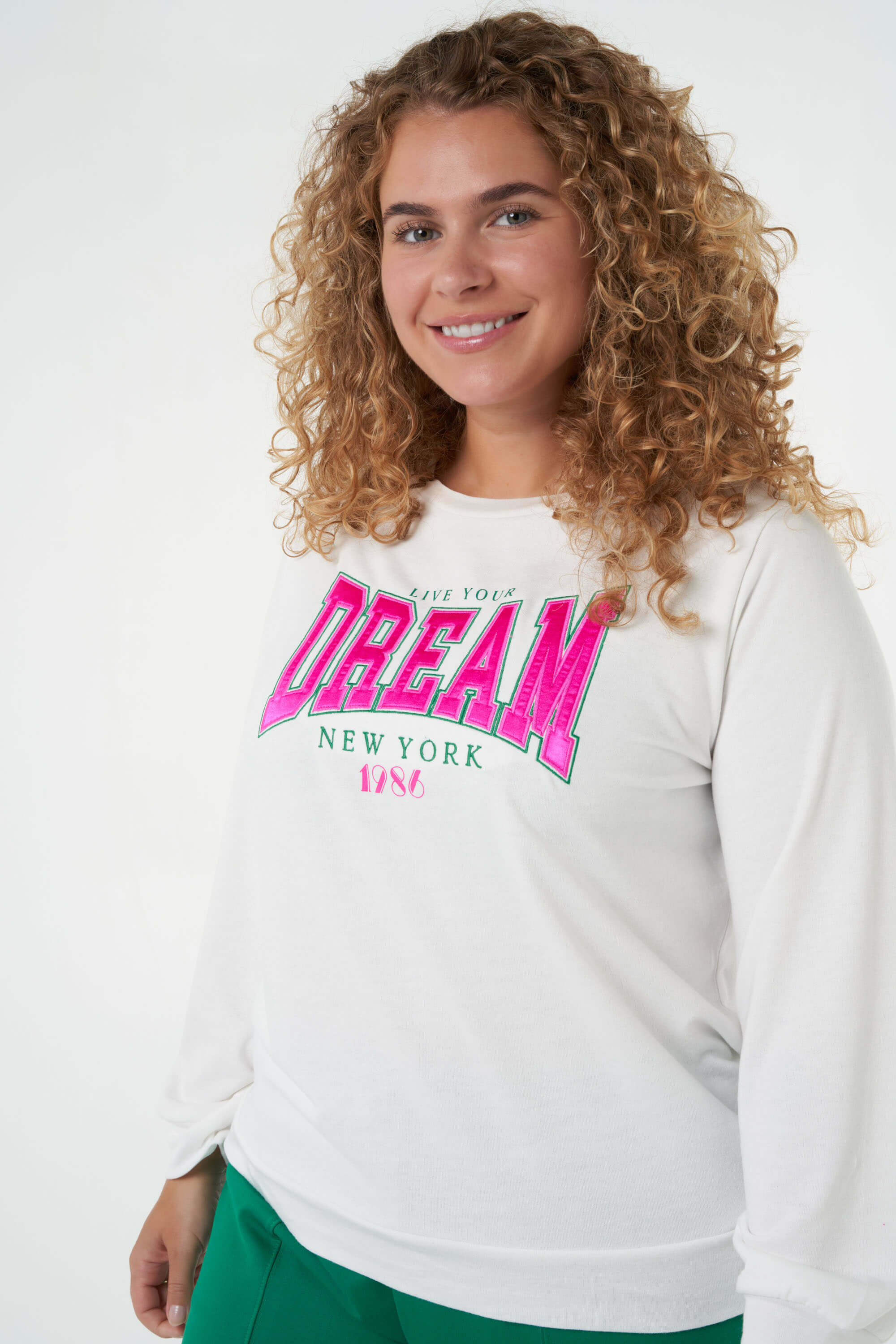 Pull avec inscription image number 7