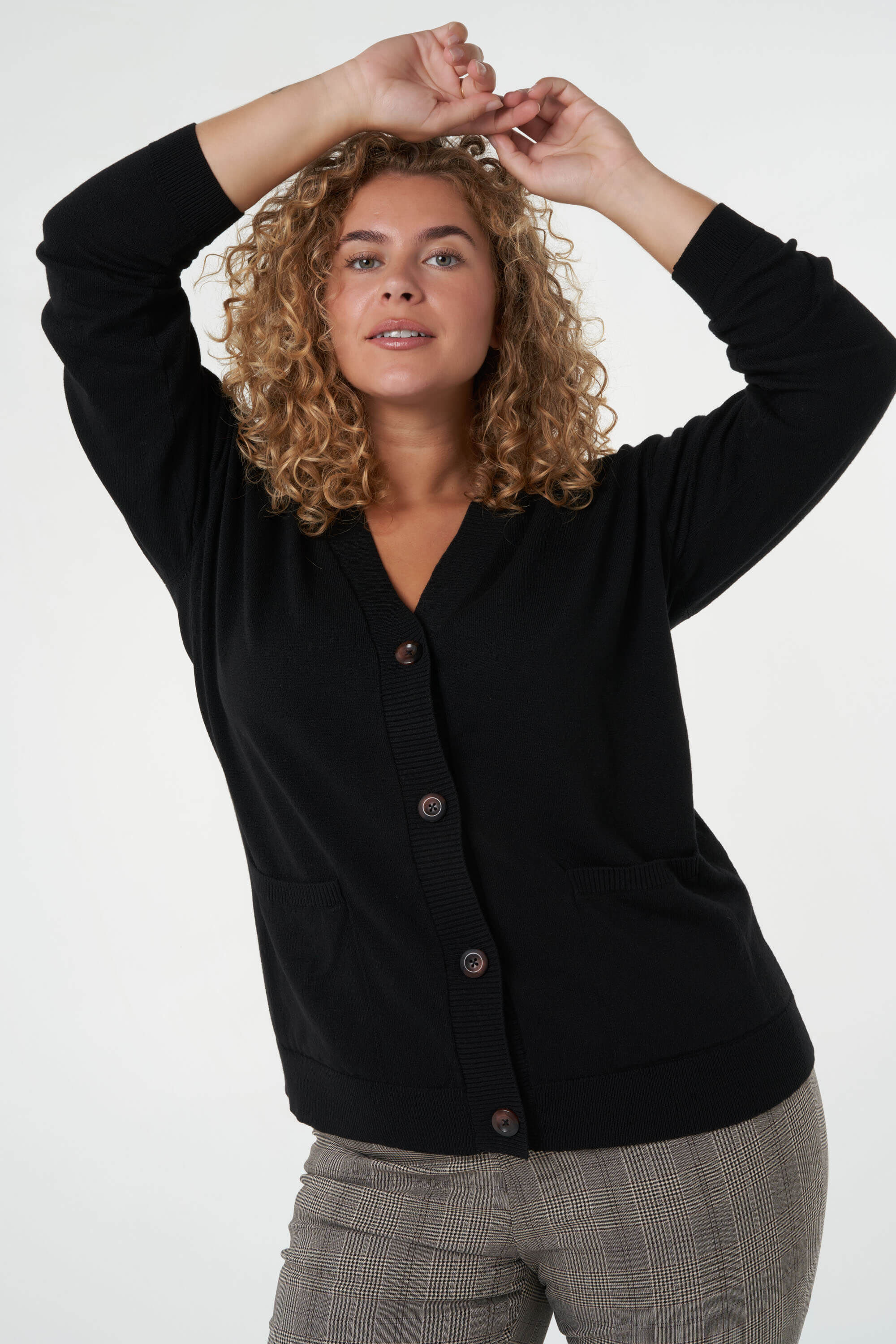 Gilet en maille &agrave; boutons image number 7