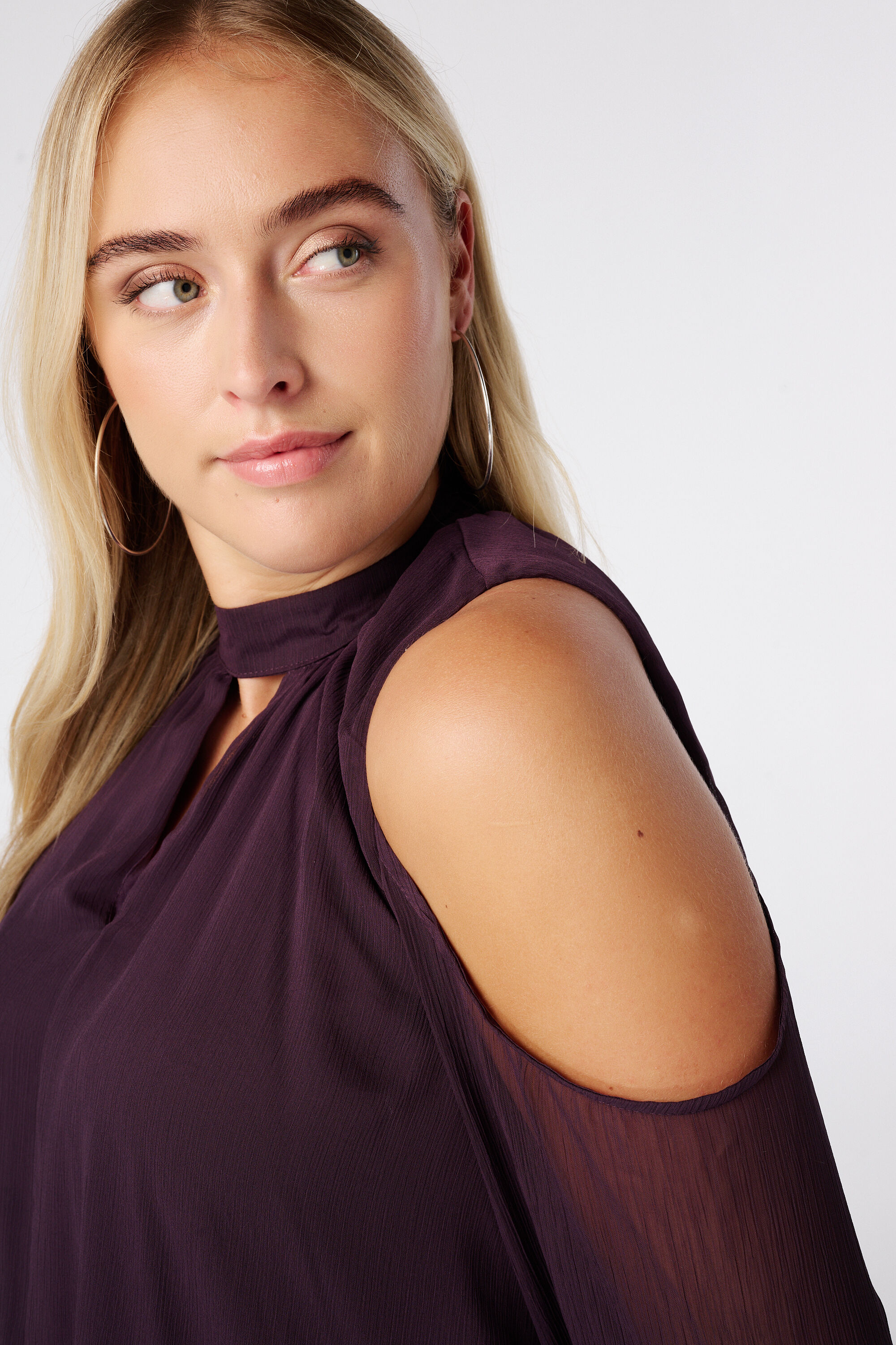 Top avec d&eacute;tails cut-out image number 2