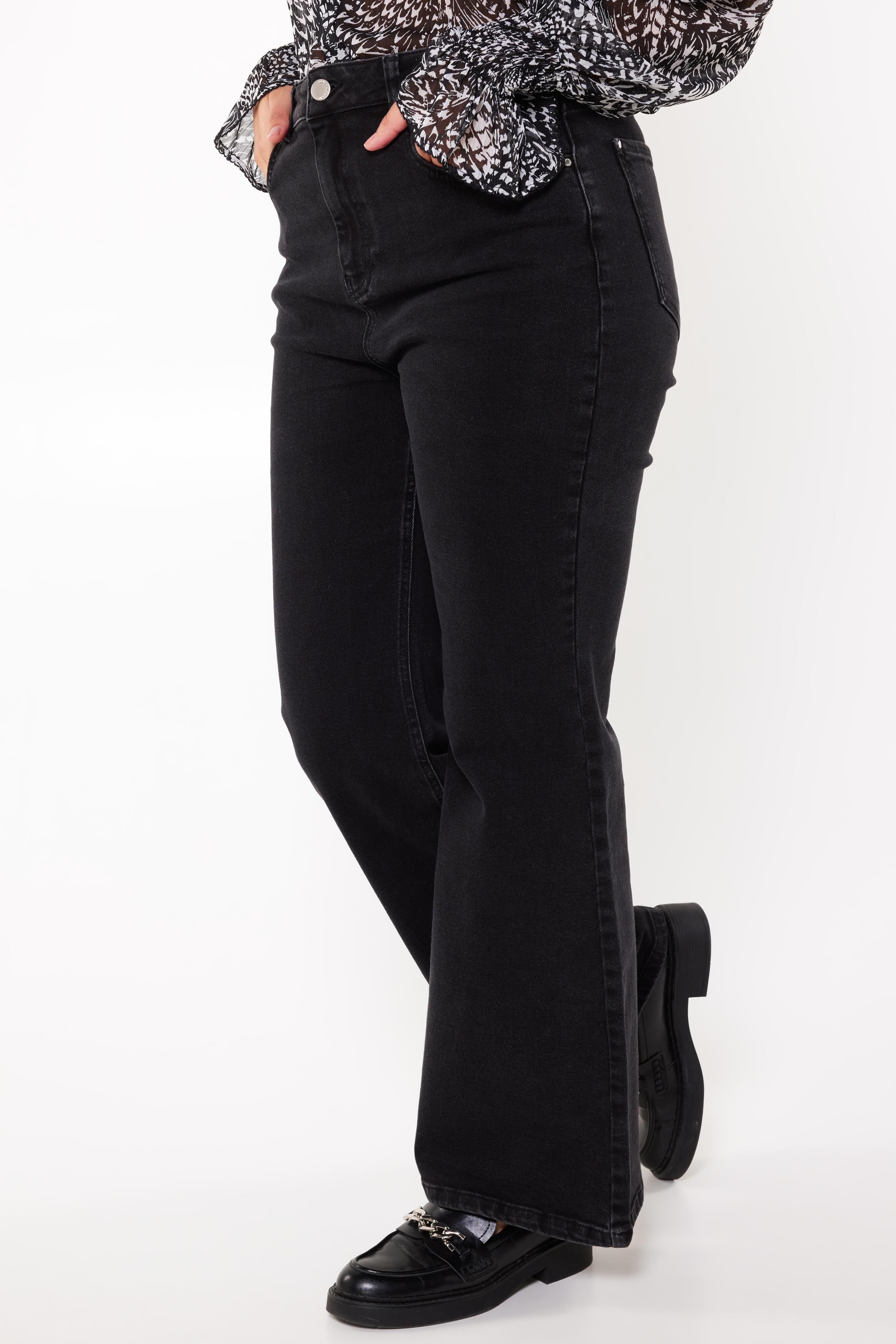 Bootleg jeans image number 6