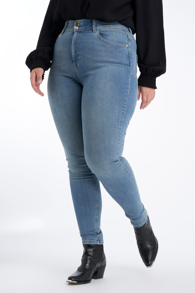 Shaping Skinny Jeans SCULPTS image number 4