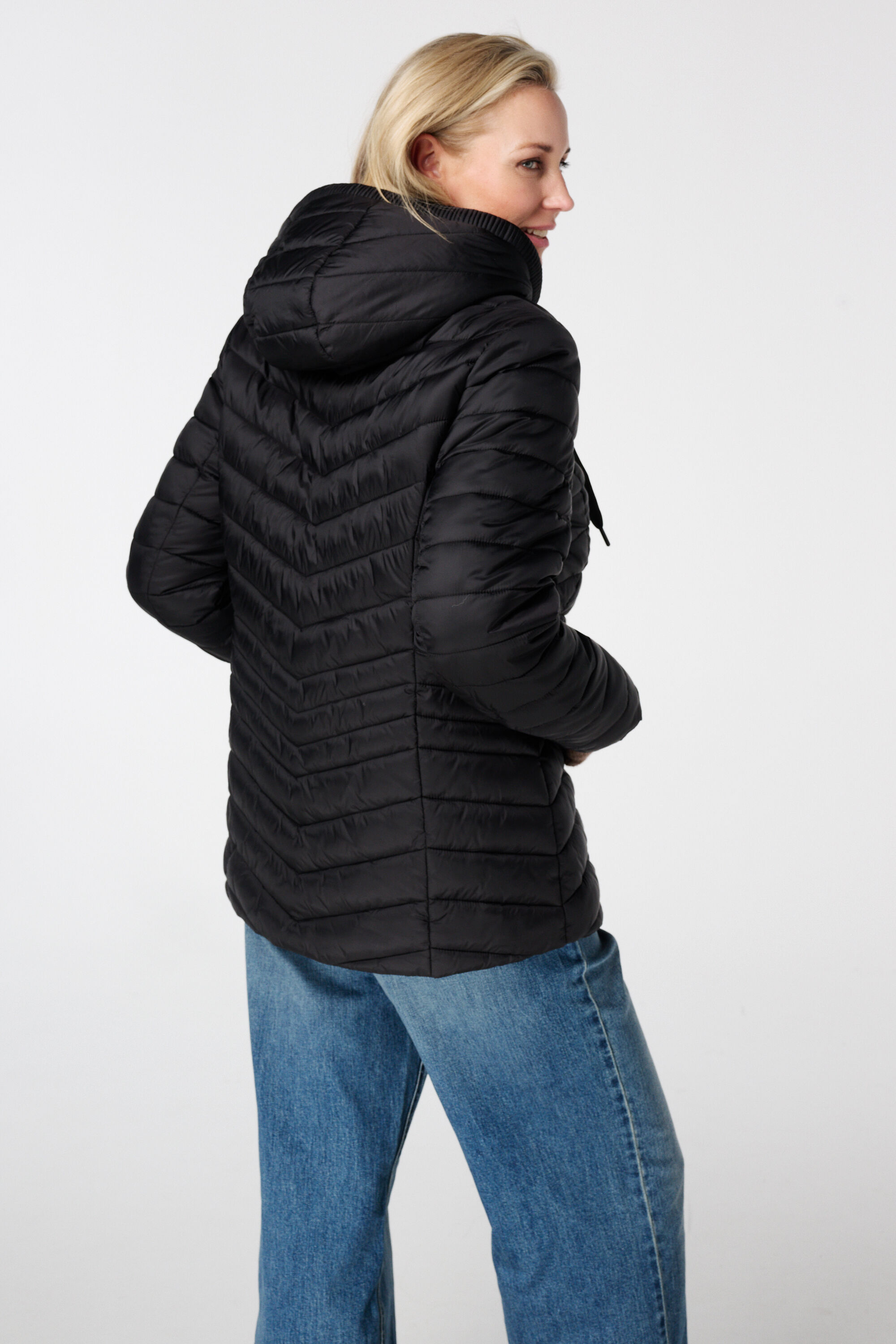 Veste l&eacute;g&egrave;rement matelass&eacute;e image number 3