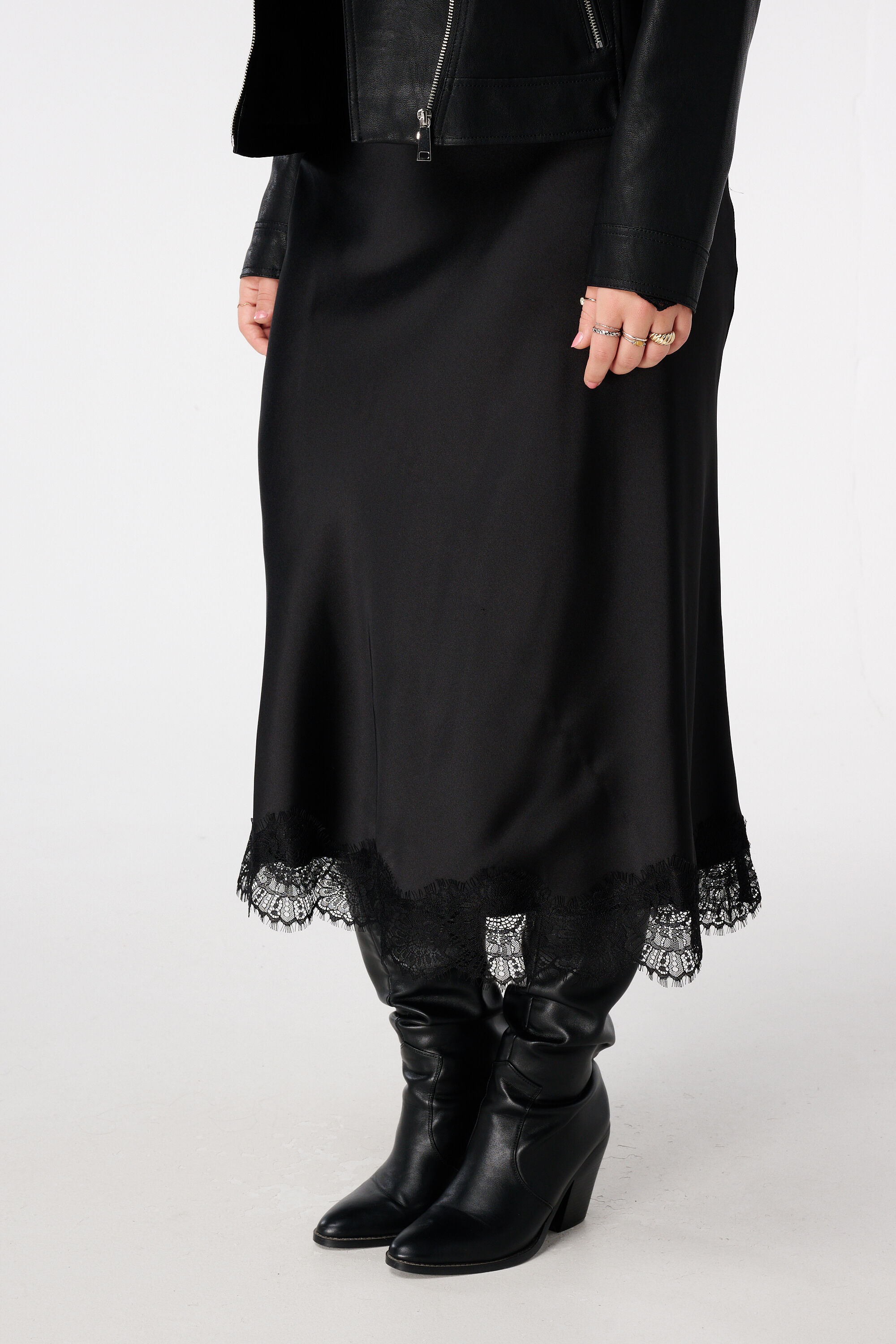 Satijnen rok met kant detail image number 5