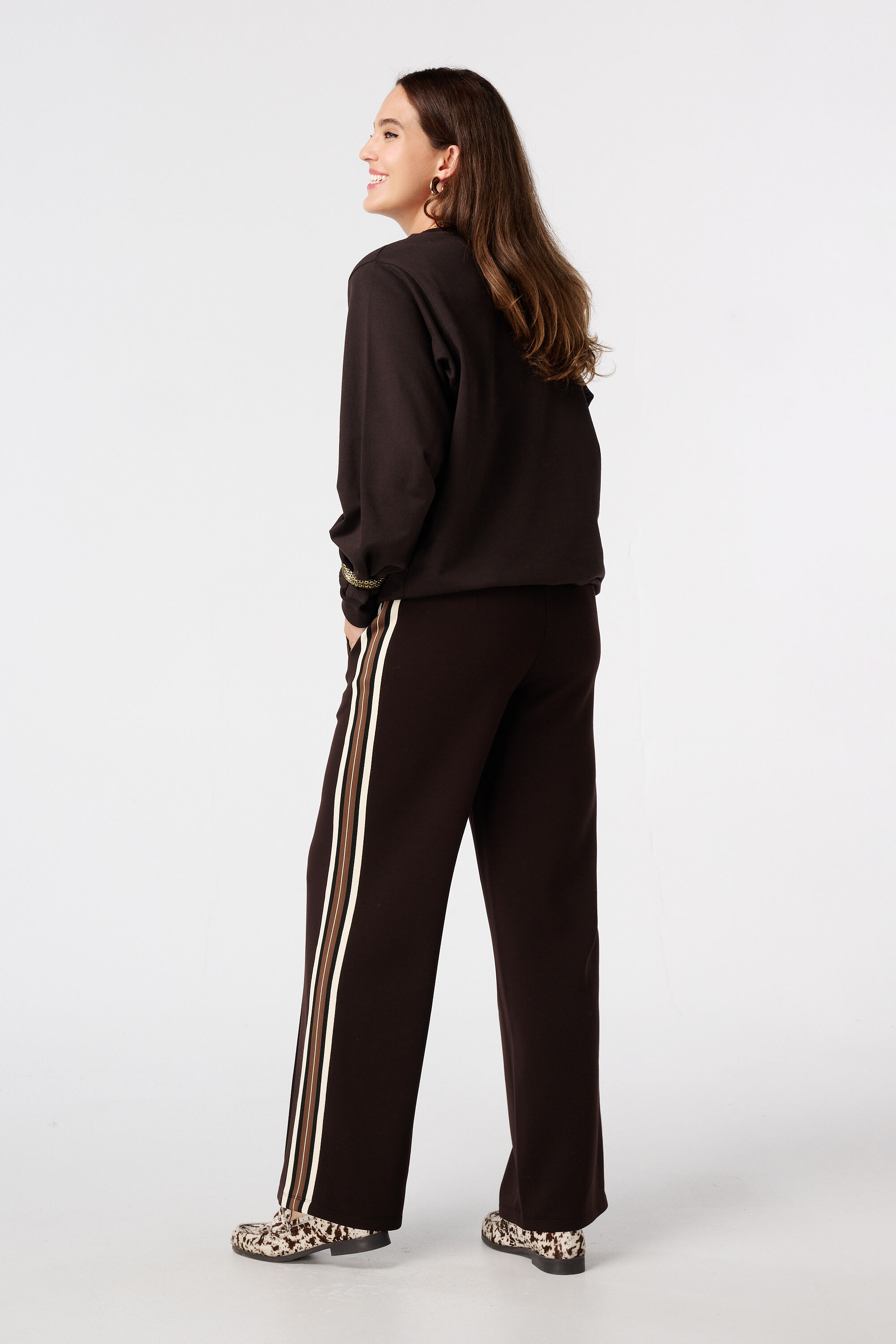 wide fit pantalon met bies aan de zijkant image number 3