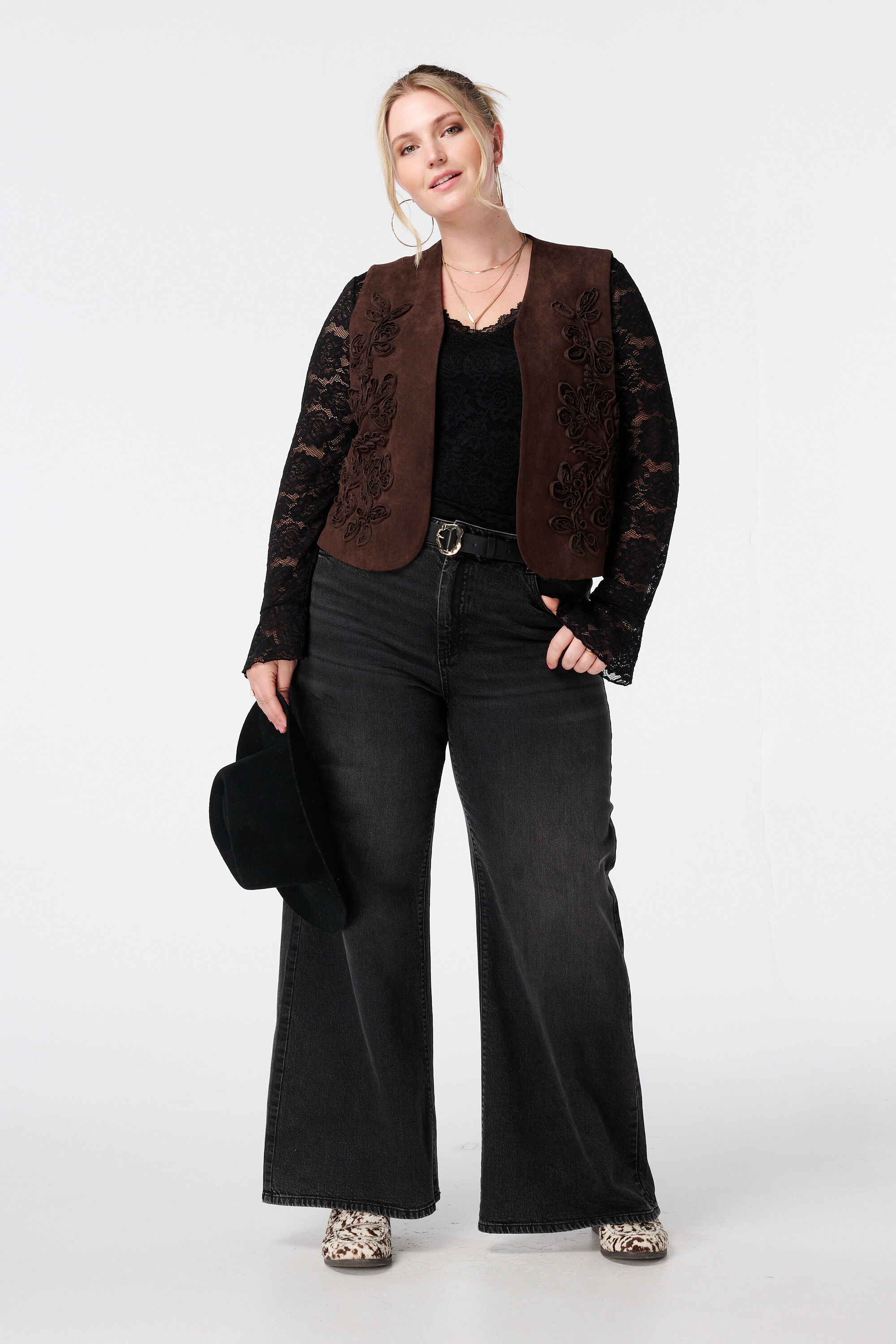 Gilet in su&egrave;de look met broderie image number 5