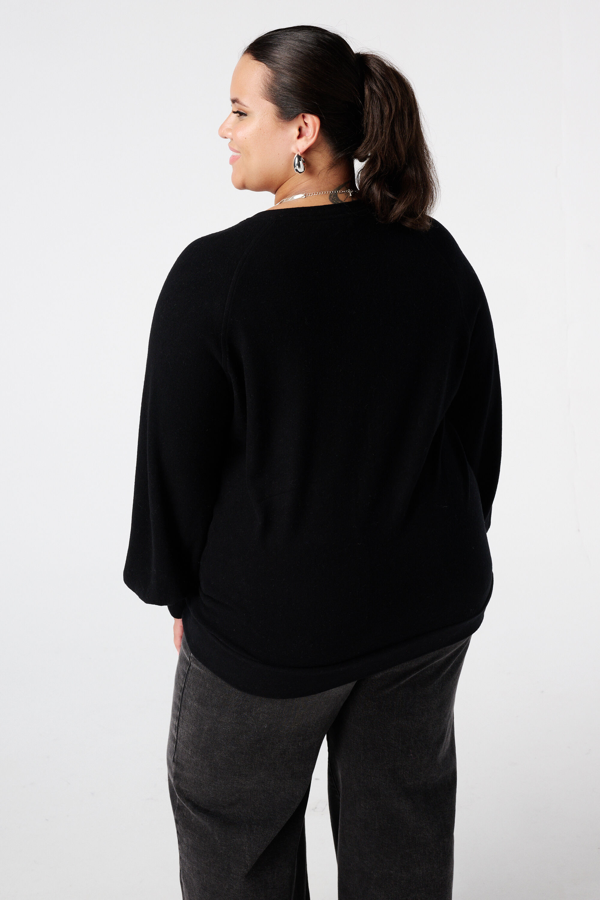 Pull en velours avec boutons strass image number 3