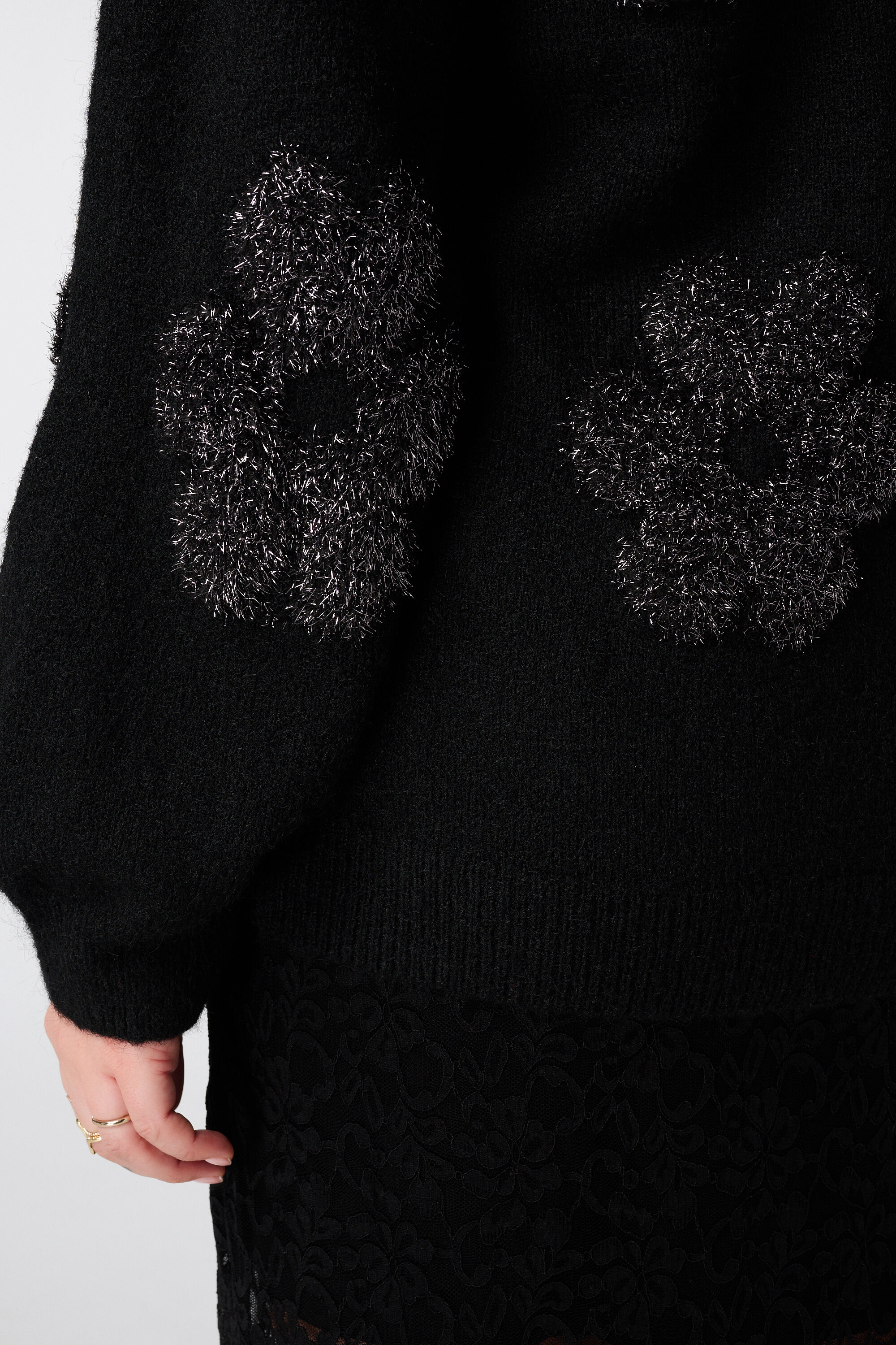Pull avec fleurs douces en lurex image number 6